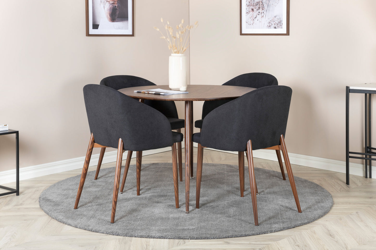 Plaza Matbord med Arch Stolarna Matgrupp