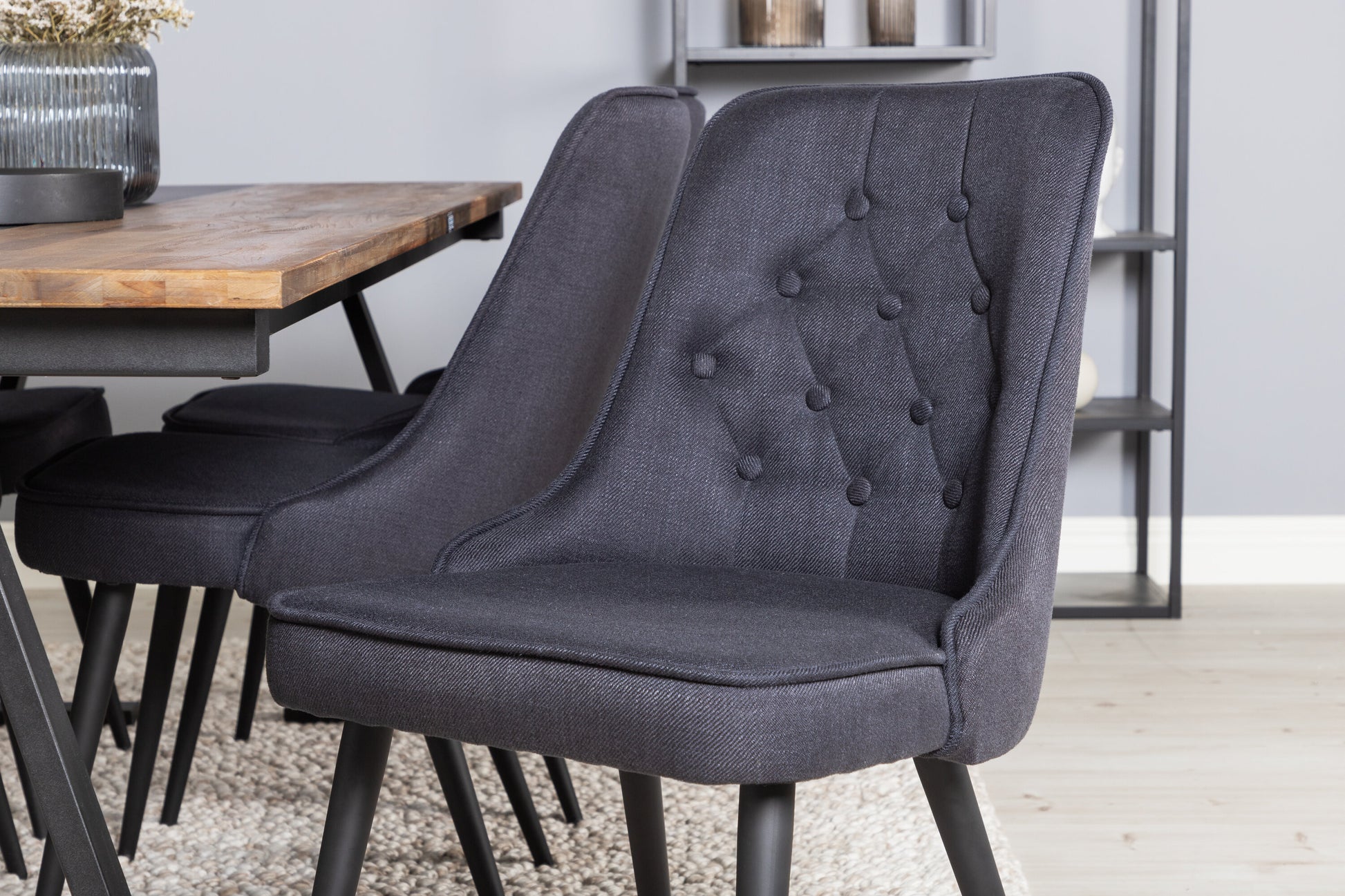 Jakarta Matbord med Velvet Deluxe Stolarna Matgrupp