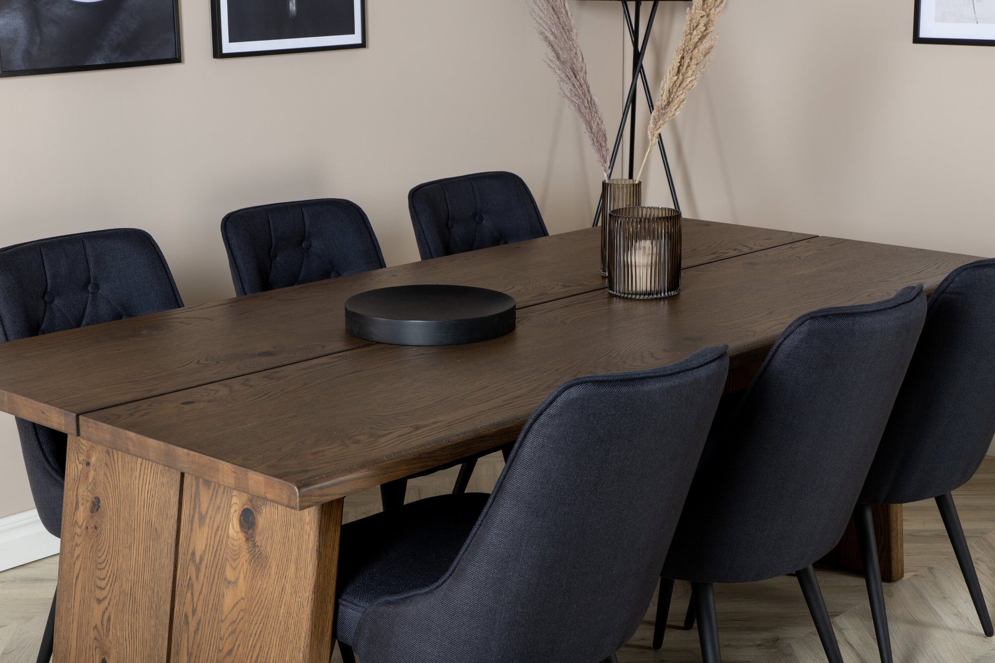 Logger Matbord med Velvet Deluxe Stolarna Matgrupp