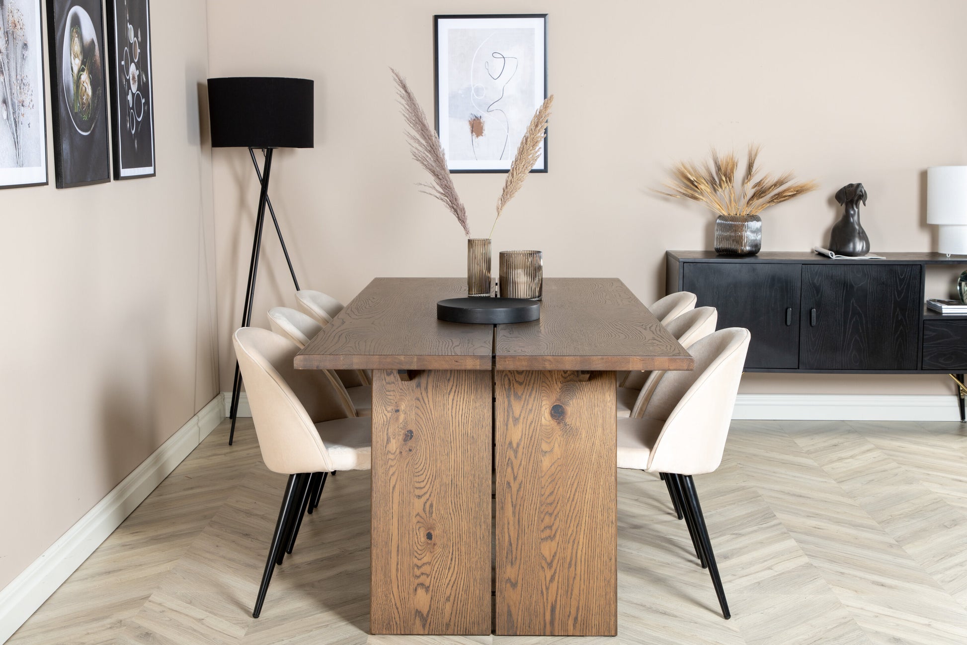 Logger Matbord med Velvet Stolarna Matgrupp