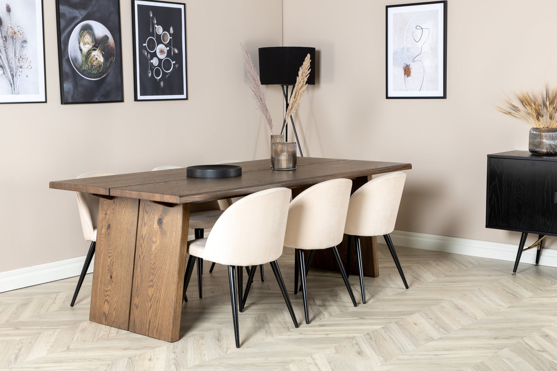 Logger Matbord med Velvet Stolarna Matgrupp