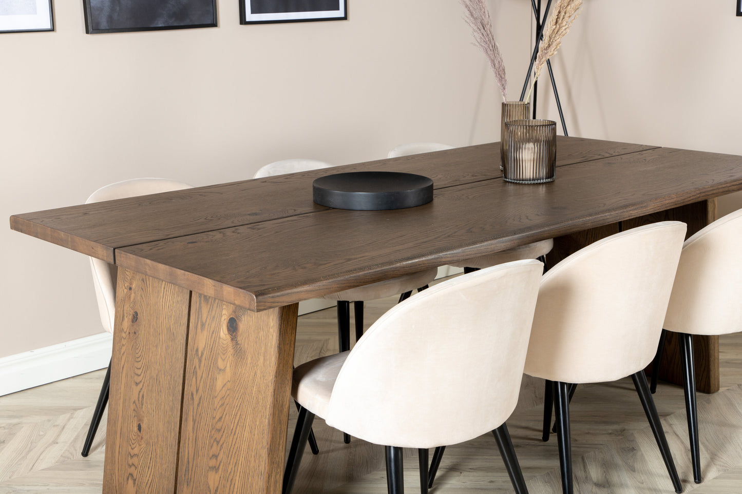 Logger Matbord med Velvet Stolarna Matgrupp