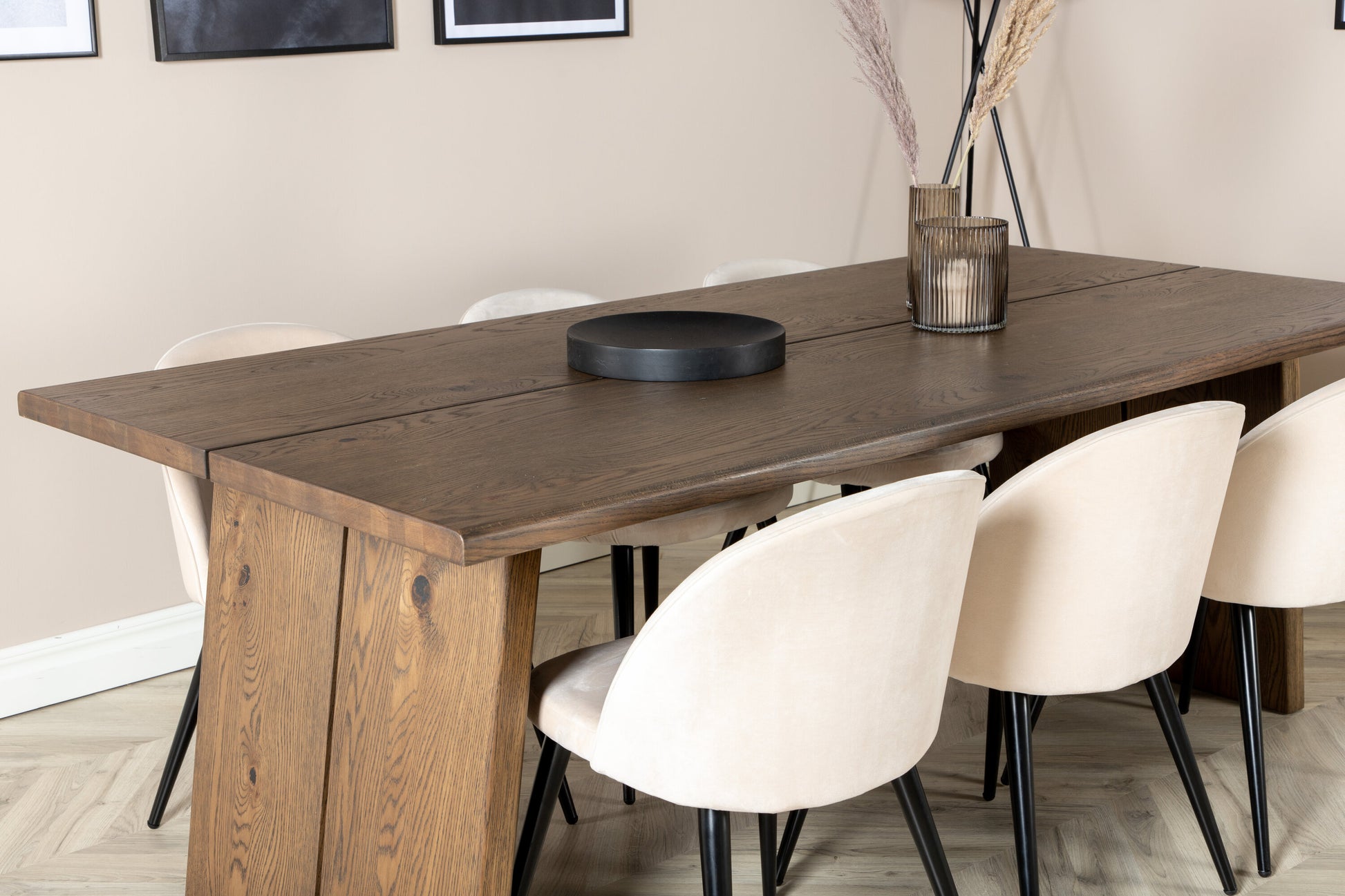 Logger Matbord med Velvet Stolarna Matgrupp