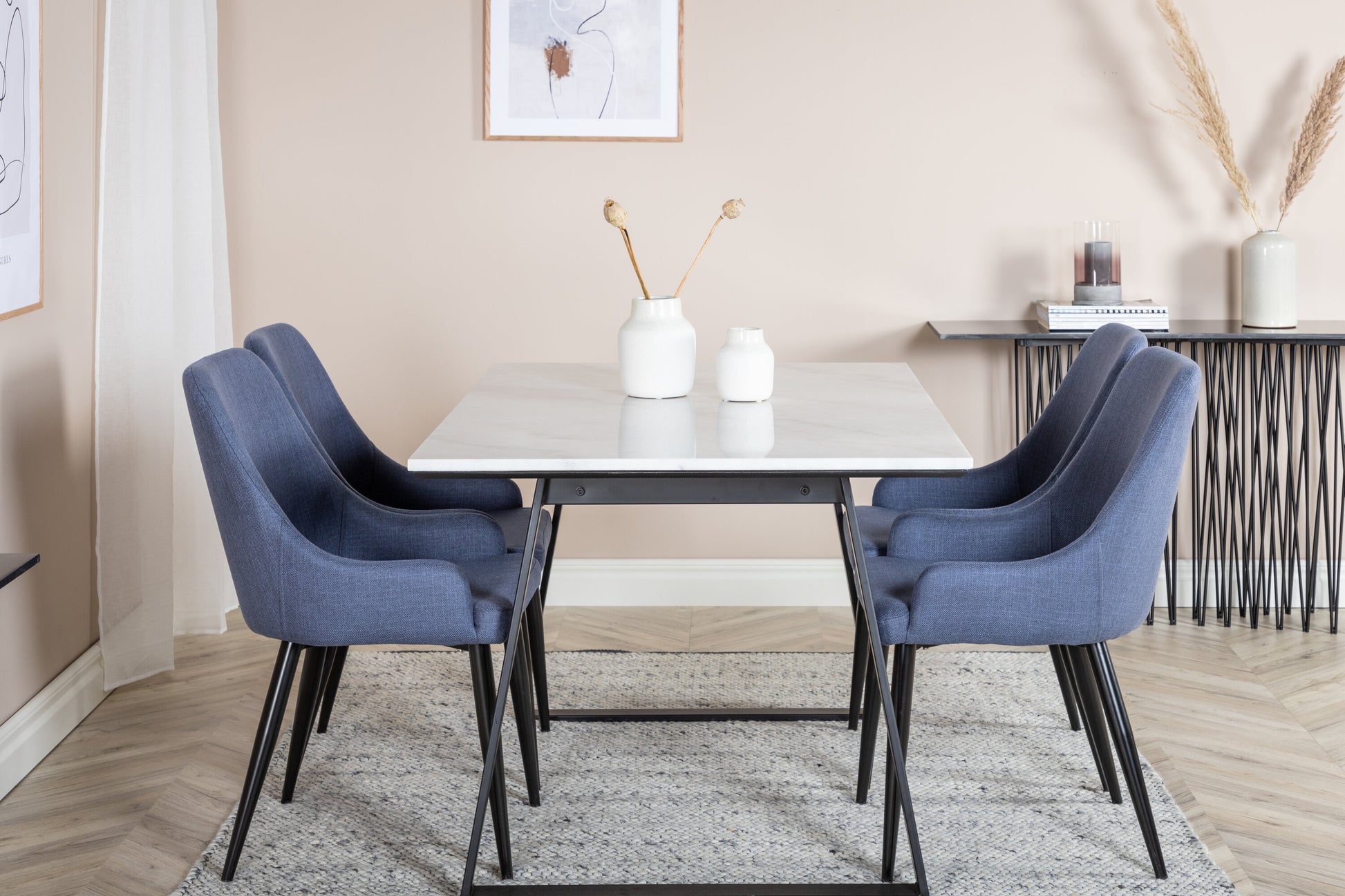 Estelle Matbord med Plaza Stolarna Matgrupp