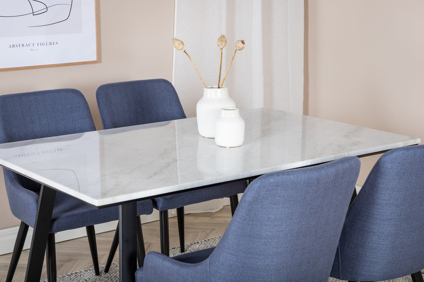 Estelle Matbord med Plaza Stolarna Matgrupp