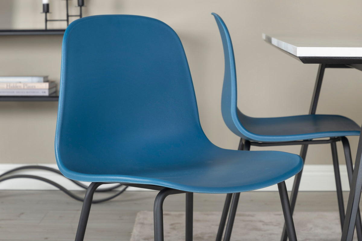 Estelle Matbord med Arctic Stolarna – Bord: 74,5x140x90 Stol: 47,5x82x49