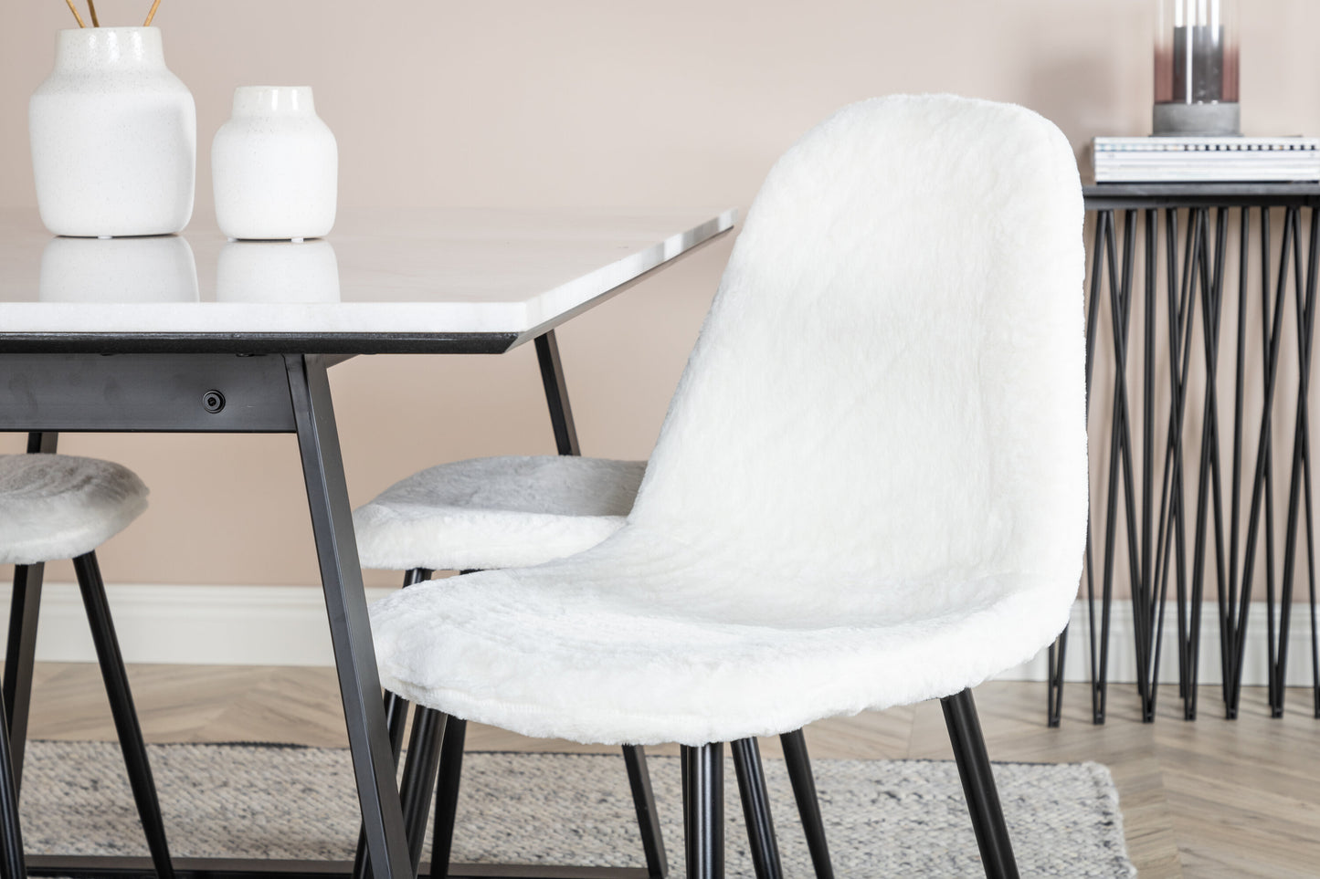 Estelle Matbord med Polar Stolarna – Bord: 74,5x140x90 Stol: 53x87x44