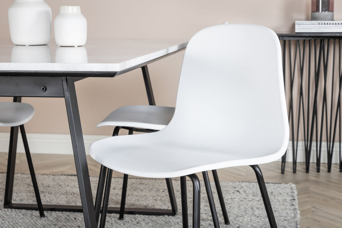 Estelle Matbord med Arctic Stolarna – Bord: 74,5x140x90 Stol: 47,5x82x49