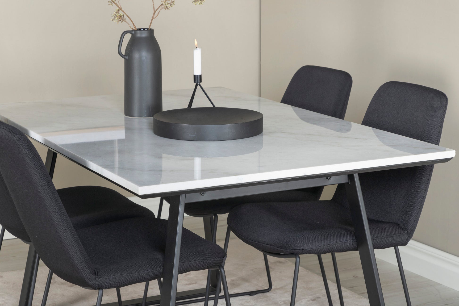 Estelle Matbord med Muce Stolarna – Bord: 74,5x140x90 Stol: 63x84x43
