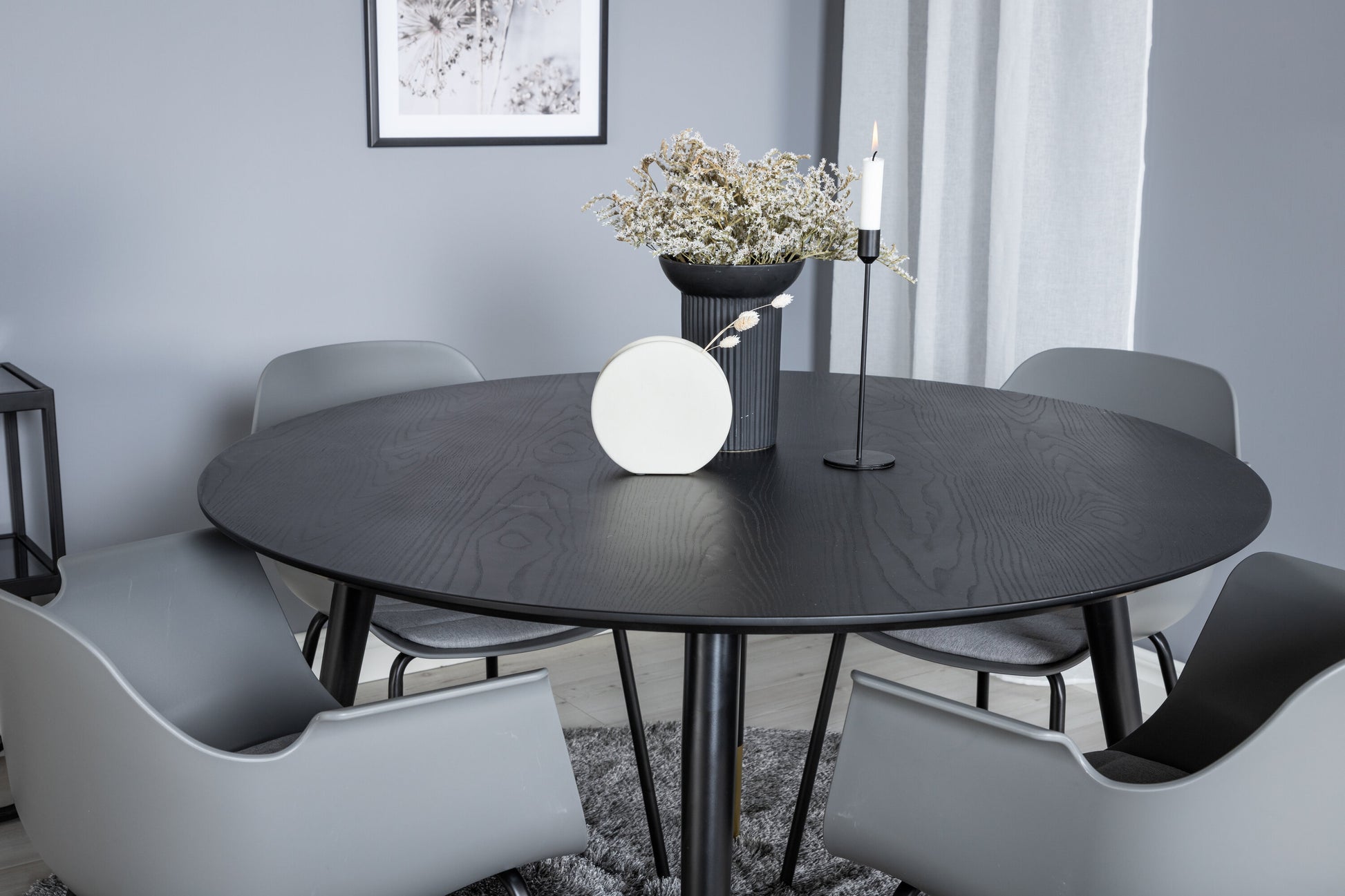 Dipp Matbord med Comfort Stolarna – Bord: ⌀115 Stol: 52x79,5x60,5