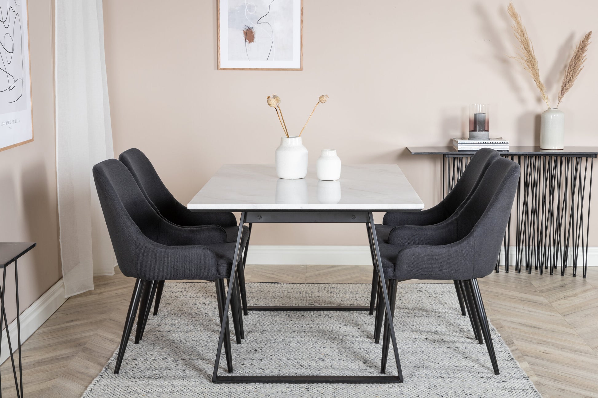 Estelle Matbord med Plaza Stolarna Matgrupp