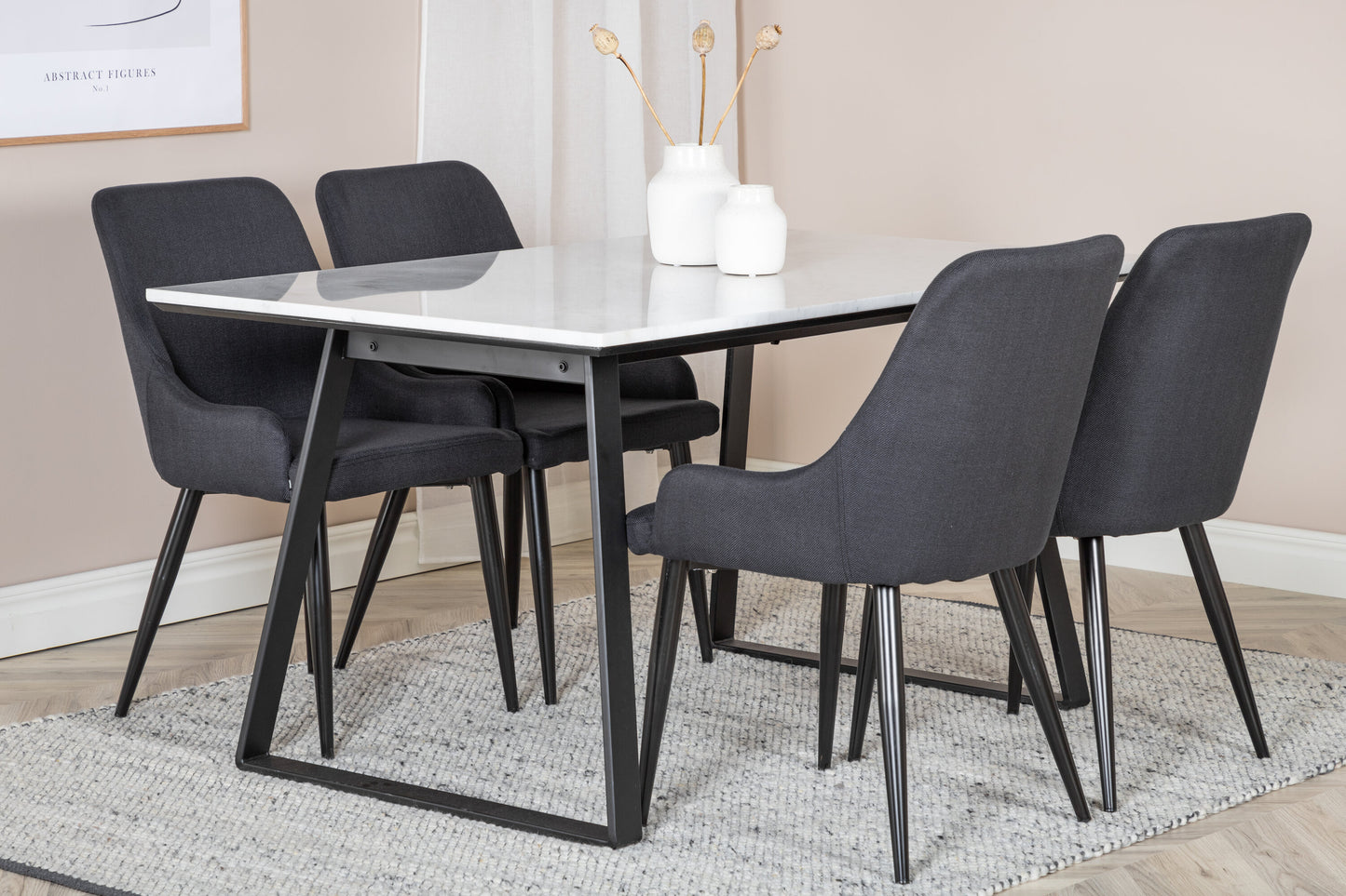 Estelle Matbord med Plaza Stolarna Matgrupp