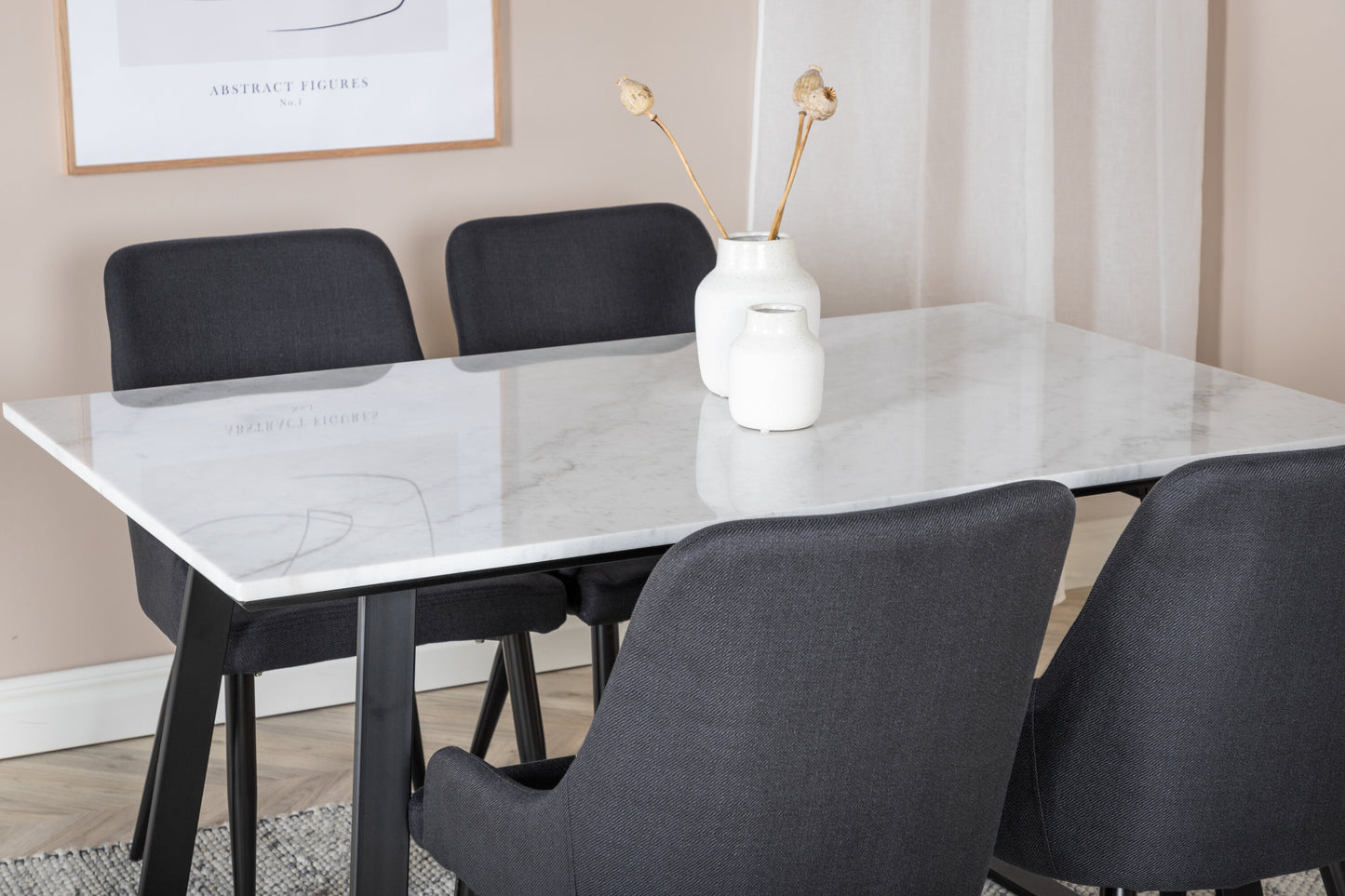 Estelle Matbord med Plaza Stolarna Matgrupp