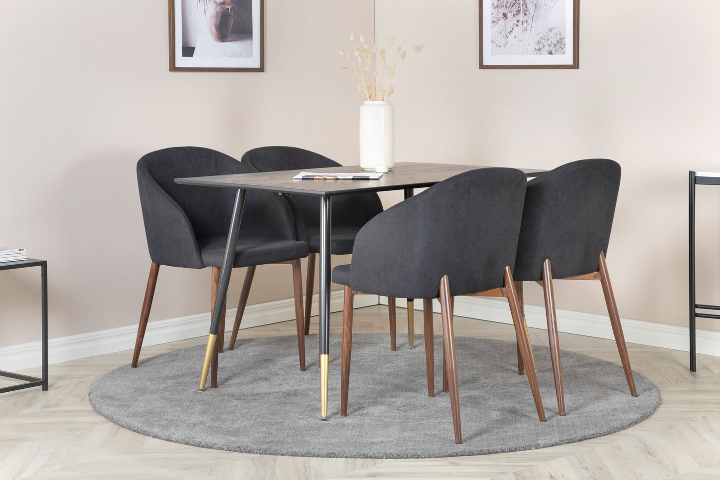 Dipp Matbord med Arch Stolarna Matgrupp