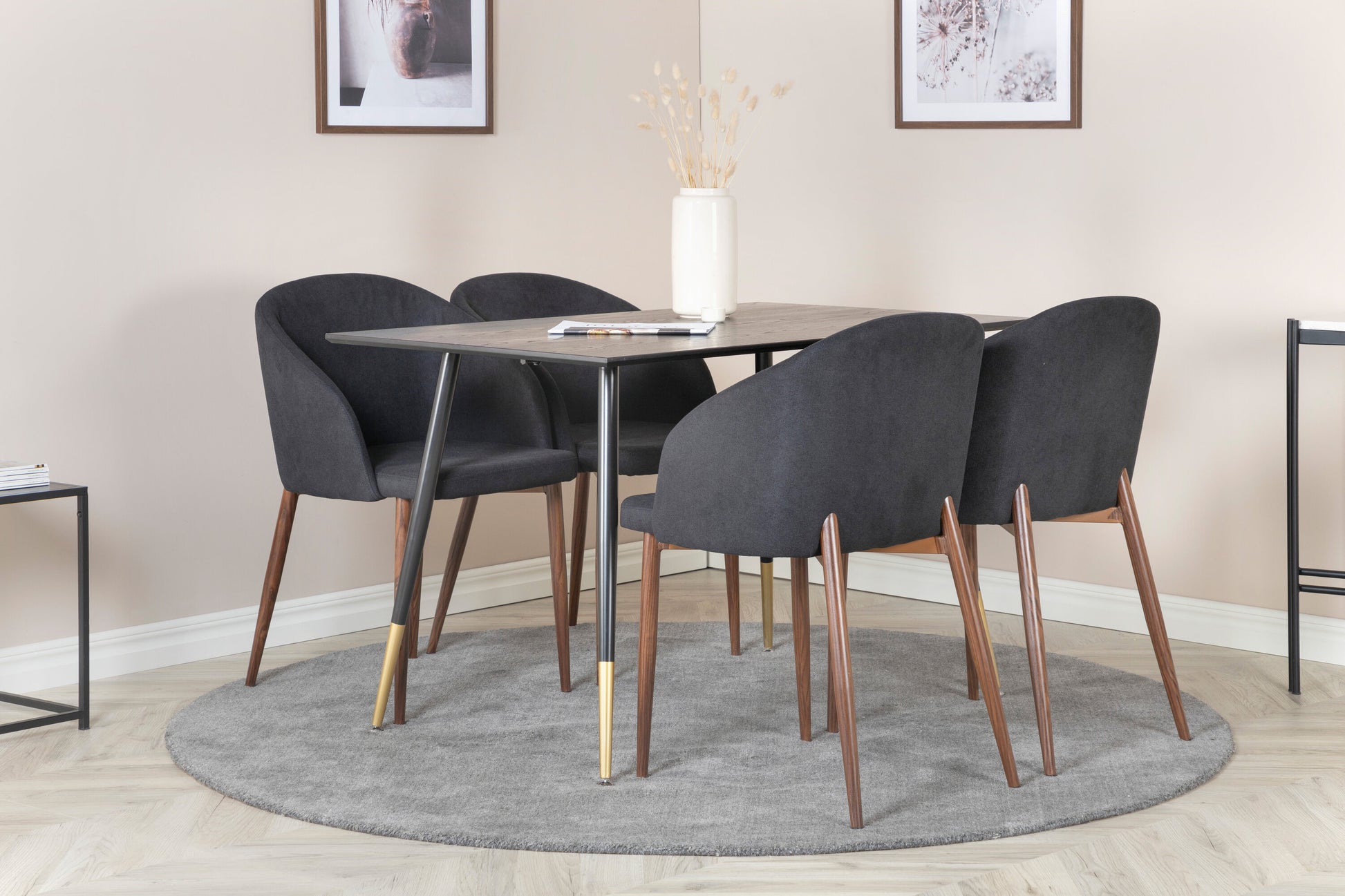 Dipp Matbord med Arch Stolarna Matgrupp