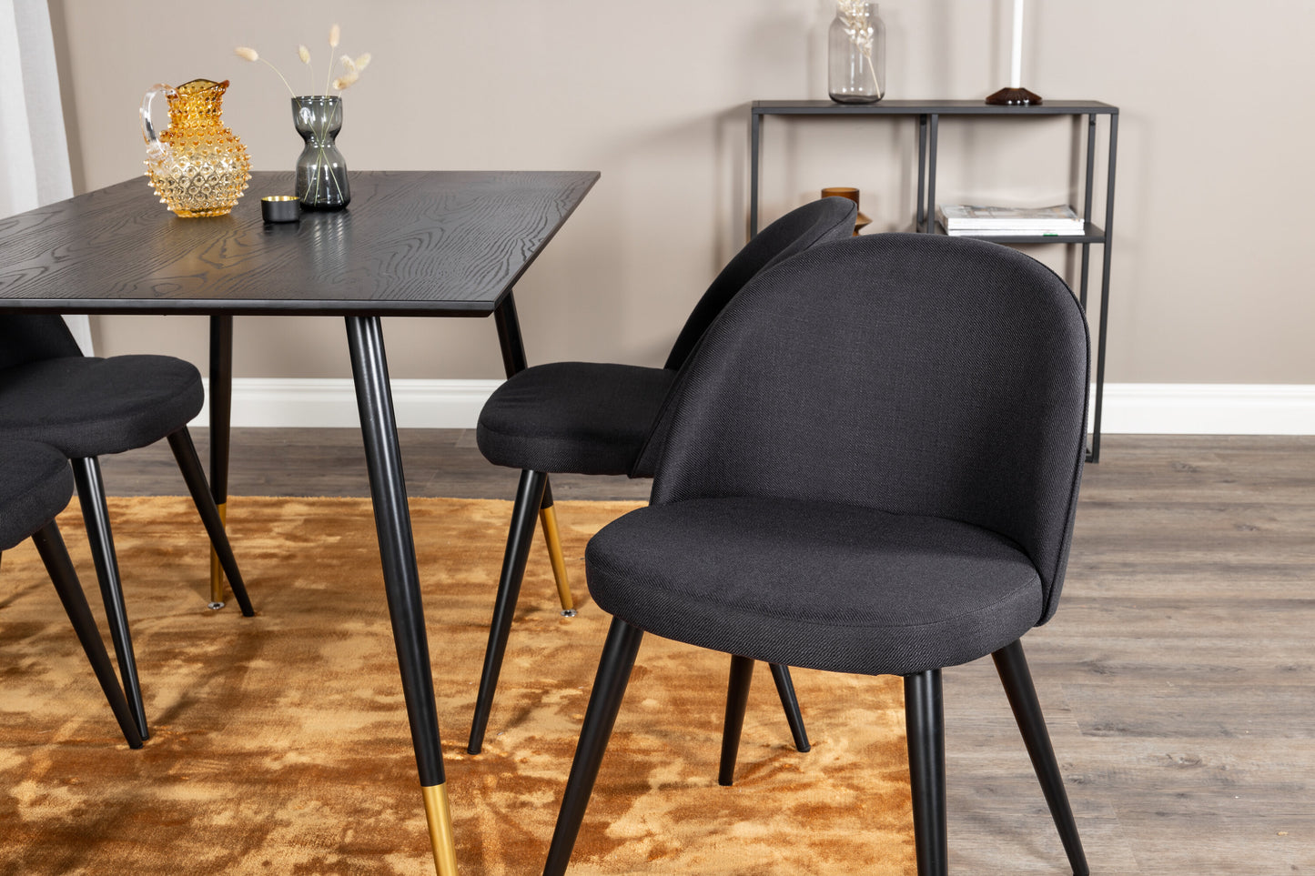 Dipp Matbord med Velvet Stolarna – Bord: 75x120x85 Stol: 57x76,5x50