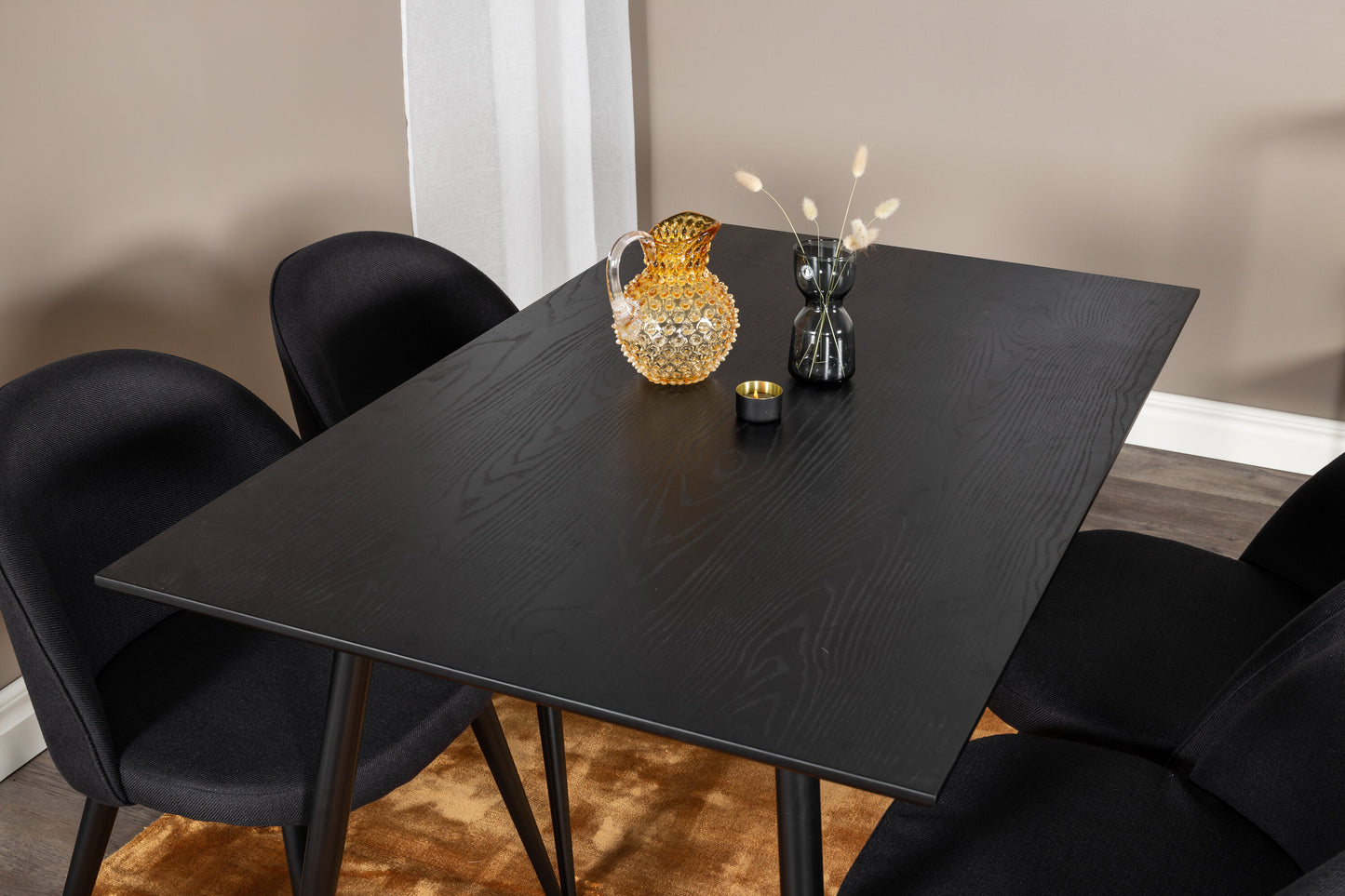 Dipp Matbord med Velvet Stolarna – Bord: 75x120x85 Stol: 57x76,5x50