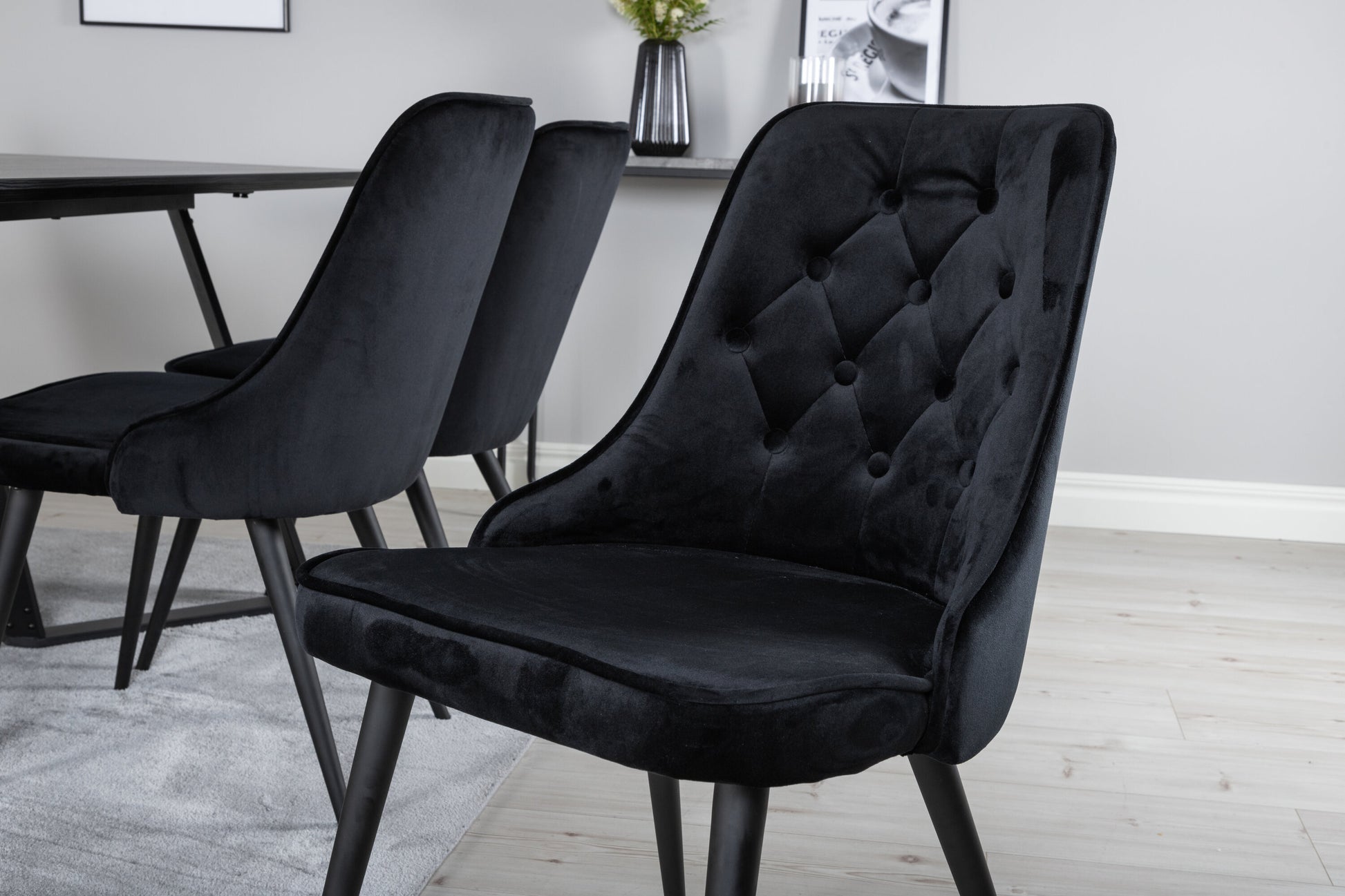 Marina Matbord med Velvet Deluxe Stolarna Matgrupp