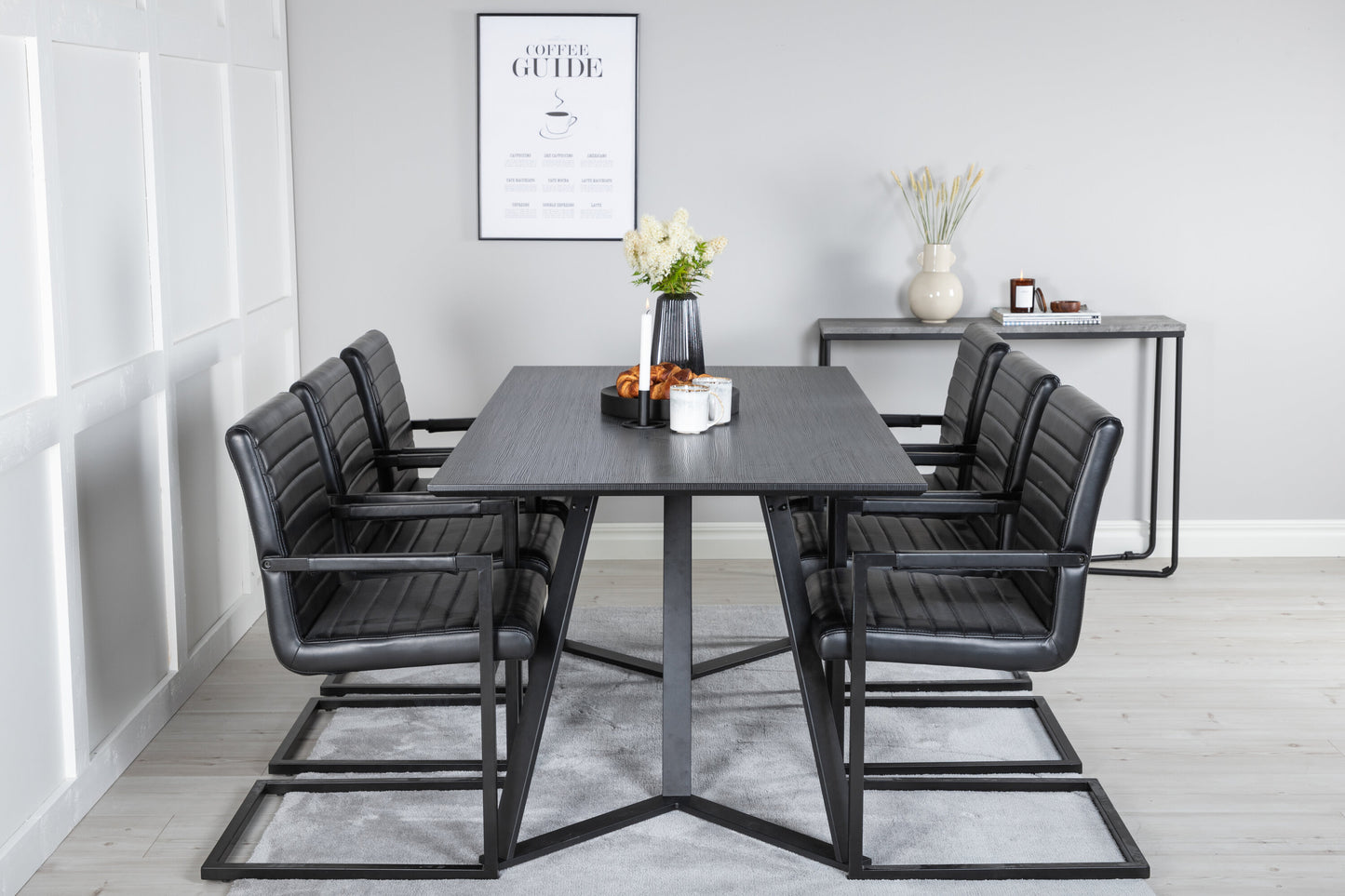 Marina Matbord med Art Stolarna Matgrupp