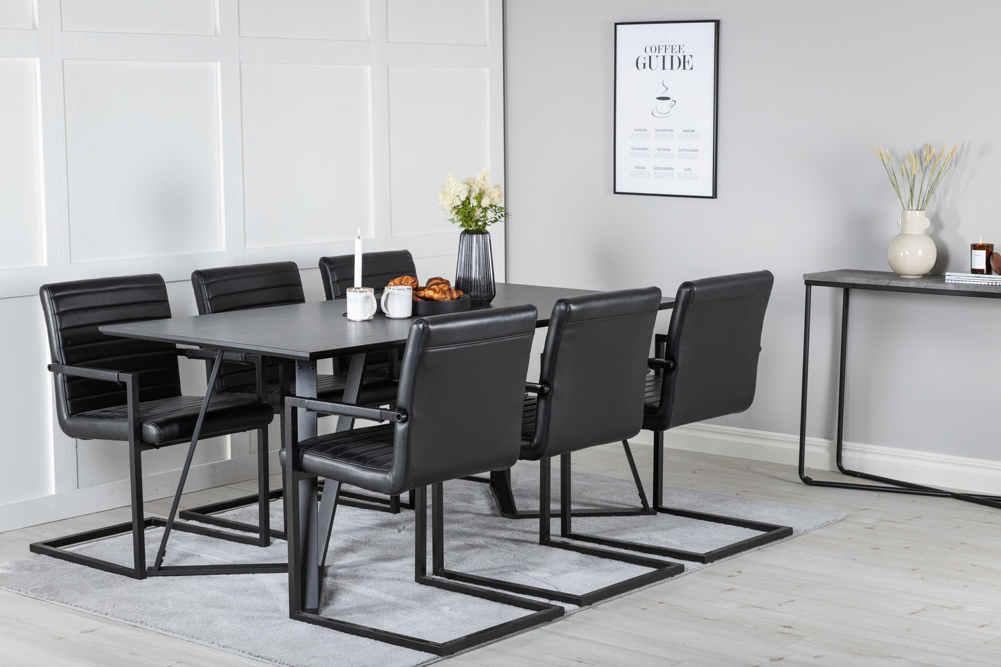 Marina Matbord med Art Stolarna Matgrupp