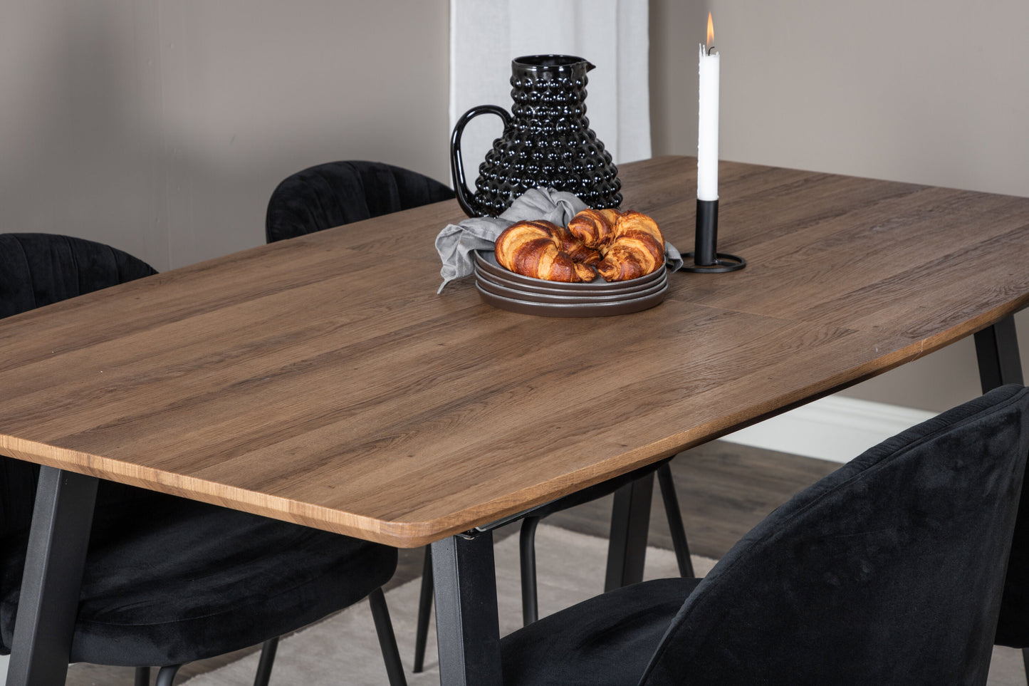 Inca Matbord med Wrinkles Stolarna Matgrupp