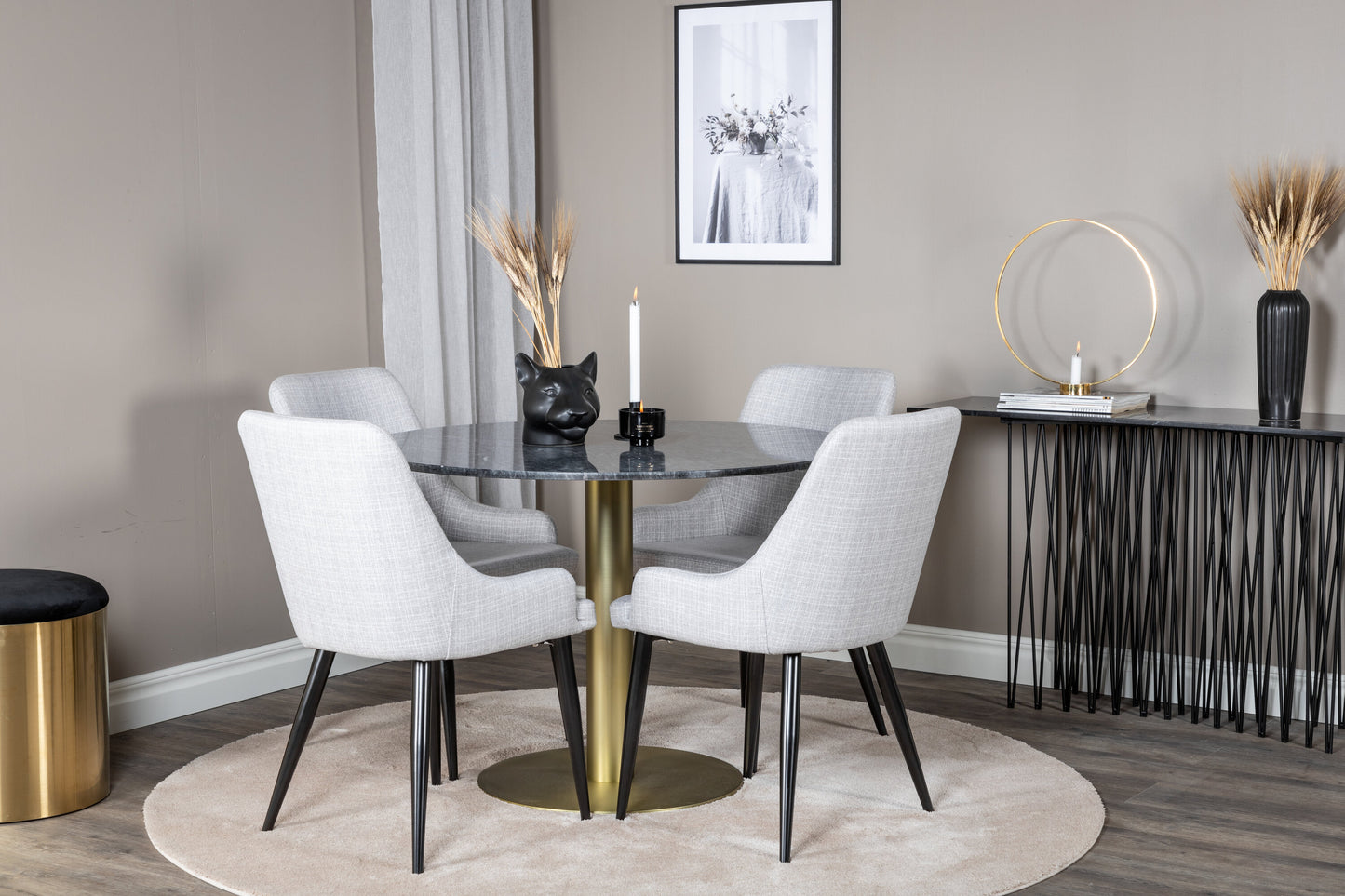 Estelle Matbord med Plaza Stolarna Matgrupp