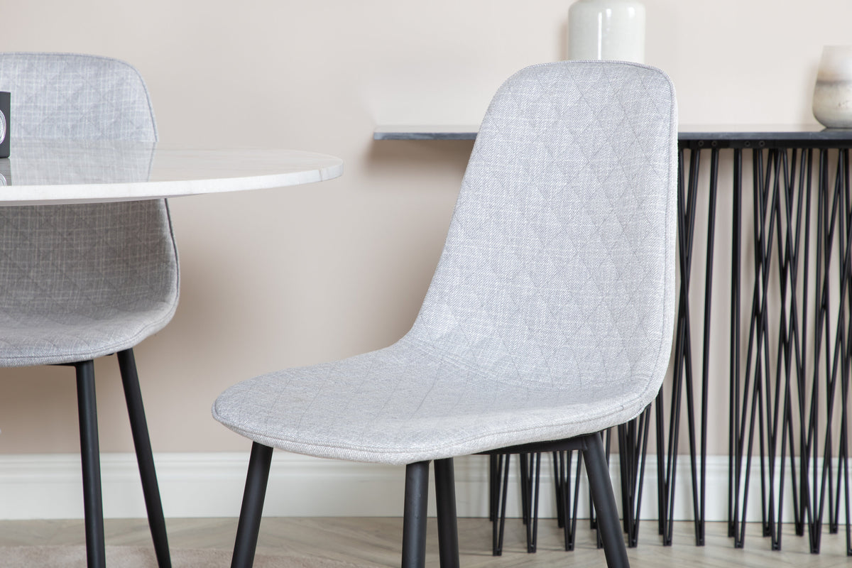 Estelle Matbord med Polar Stolarna – Bord: ⌀106 Stol: 52x86x44
