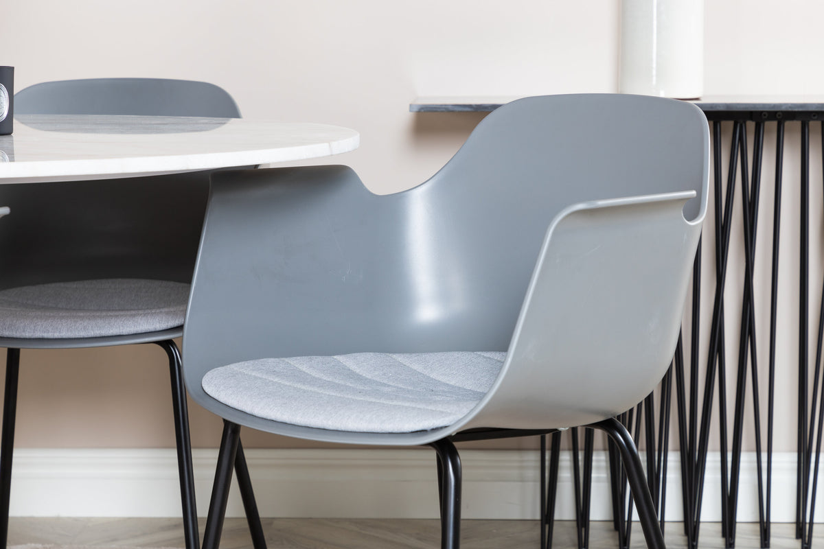 Estelle Matbord med Comfort Stolarna – Bord: ⌀106 Stol: 52x79,5x60,5