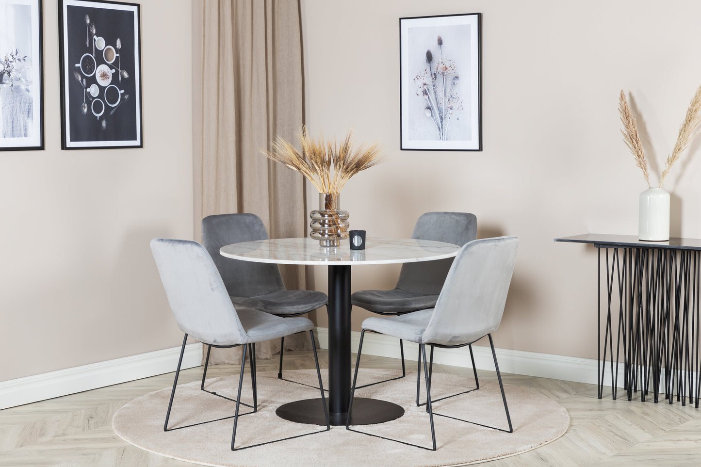 Estelle Matbord med Muce Stolarna – Bord: ⌀106 Stol: 63x84x43