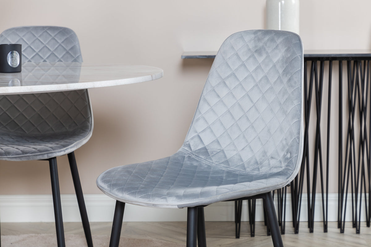 Estelle Matbord med Polar Stolarna – Bord: ⌀106 Stol: 52x86x44