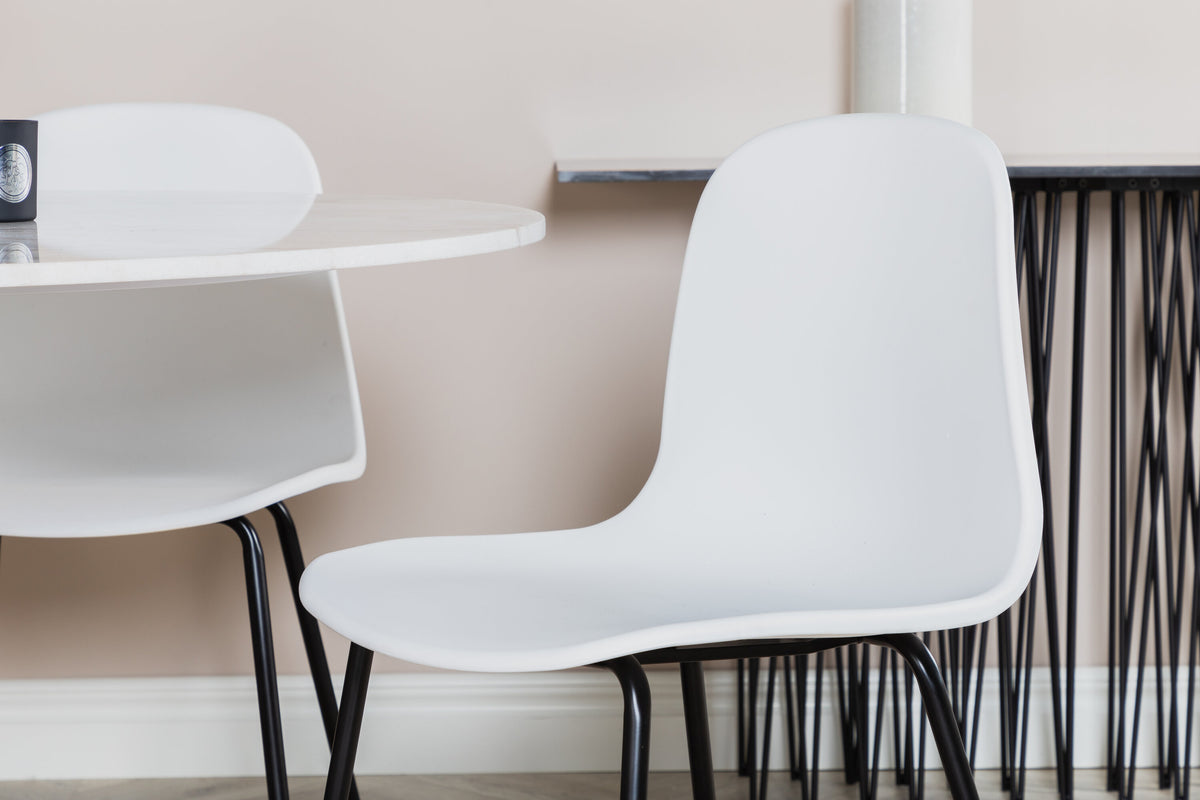 Estelle Matbord med Arctic Stolarna – Bord: ⌀106 Stol: 47,5x82x49