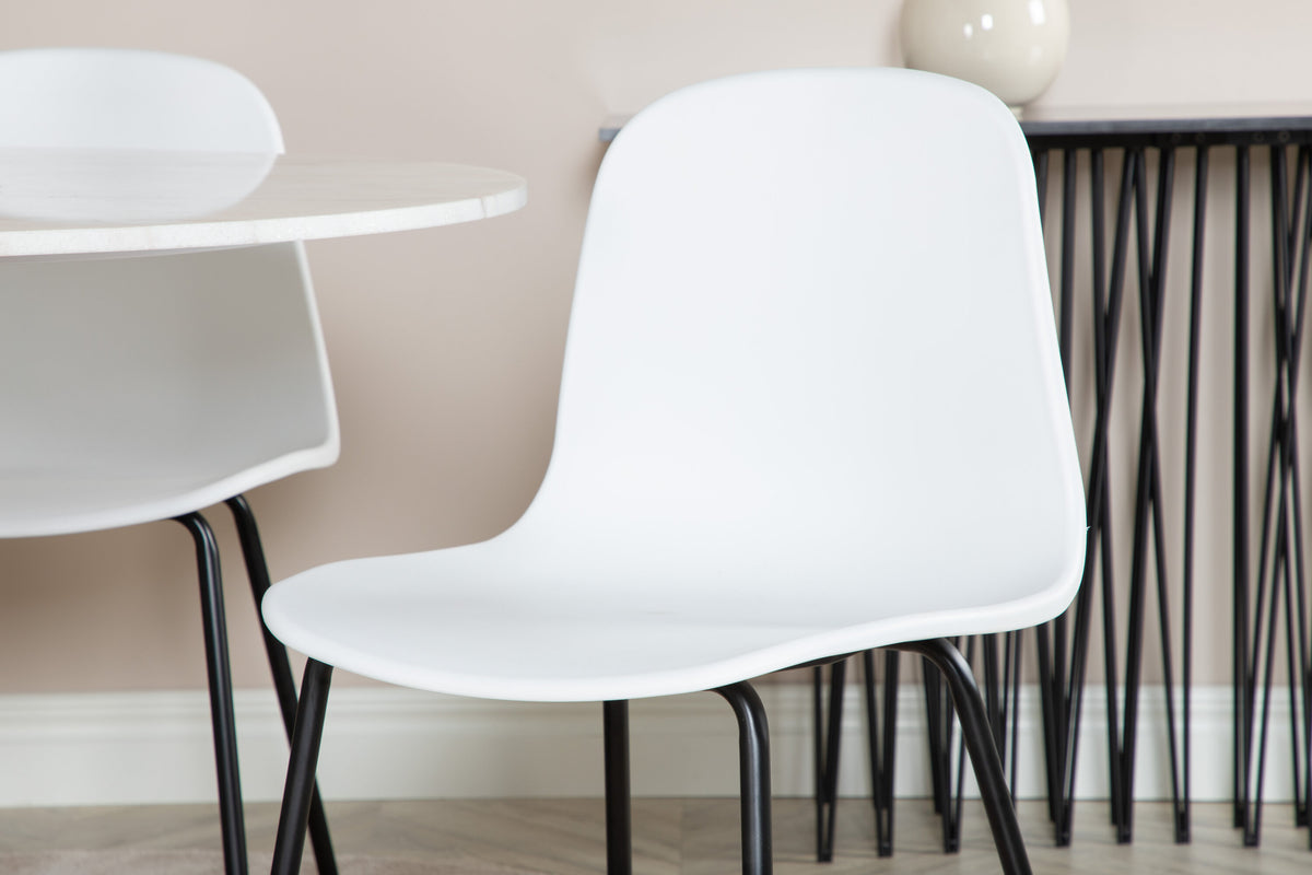 Estelle Matbord med Arctic Stolarna – Bord: ⌀106 Stol: 47,5x82x49