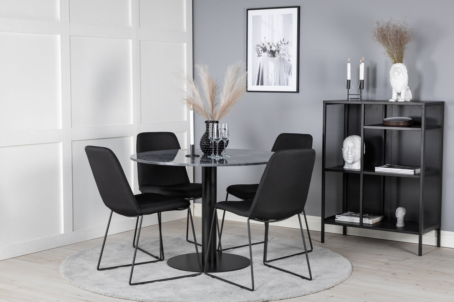 Estelle Matbord med Muce Stolarna – Bord: ⌀106 Stol: 63x84x43
