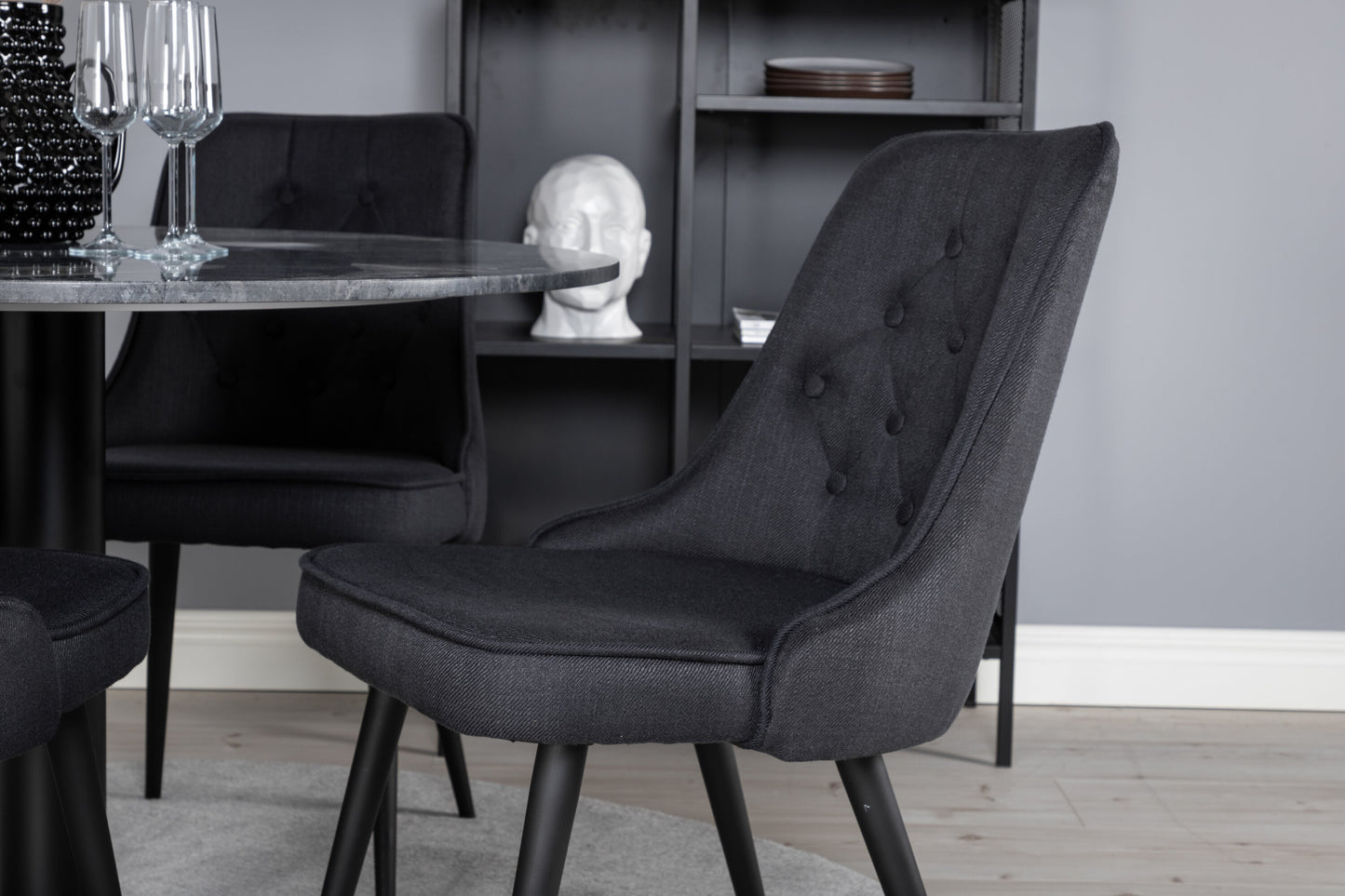 Estelle Matbord med Velvet Deluxe Stolarna Matgrupp