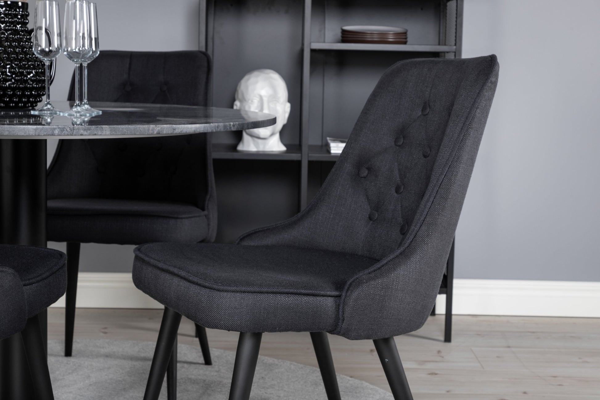 Estelle Matbord med Velvet Deluxe Stolarna Matgrupp
