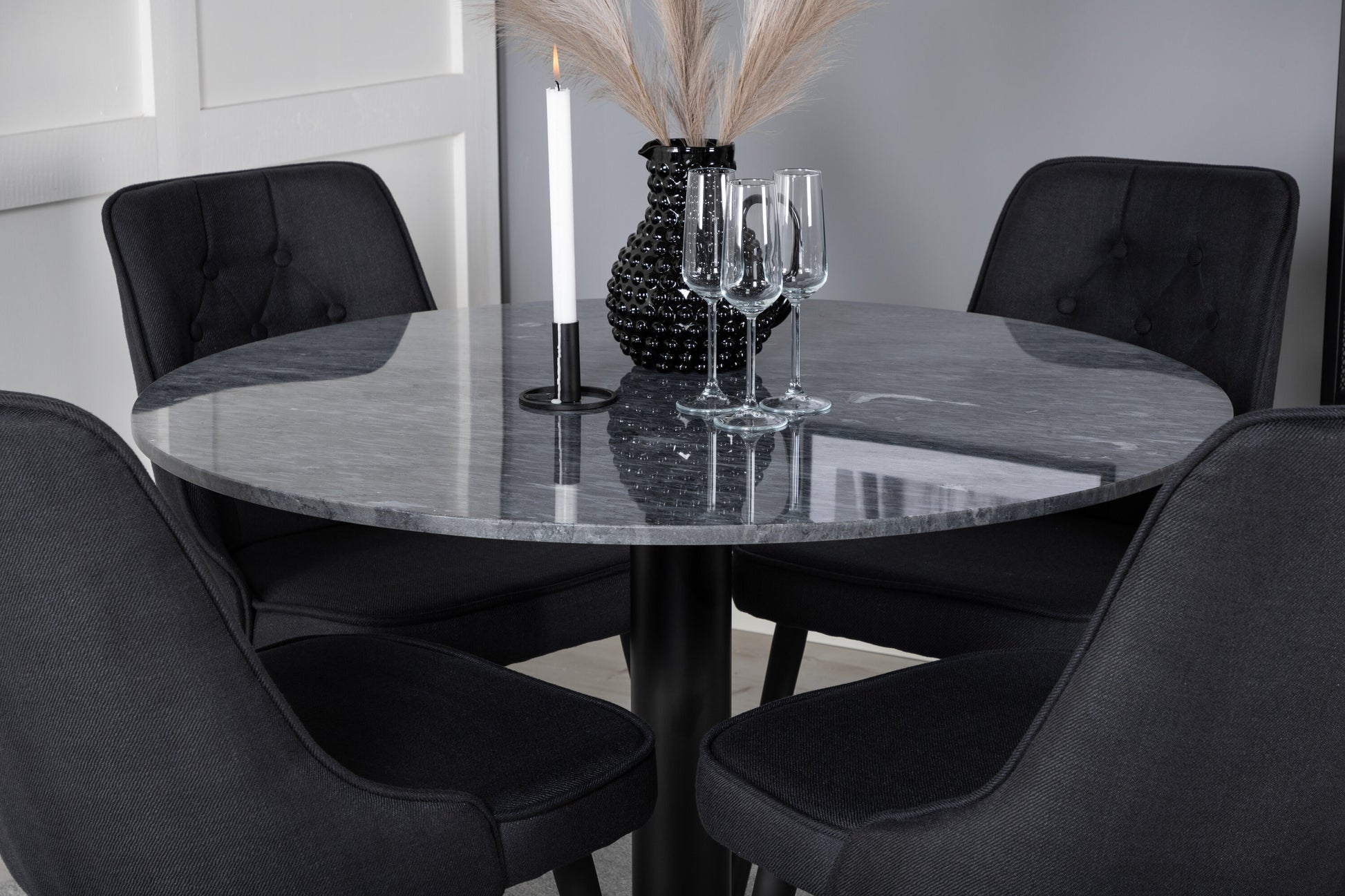 Estelle Matbord med Velvet Deluxe Stolarna Matgrupp