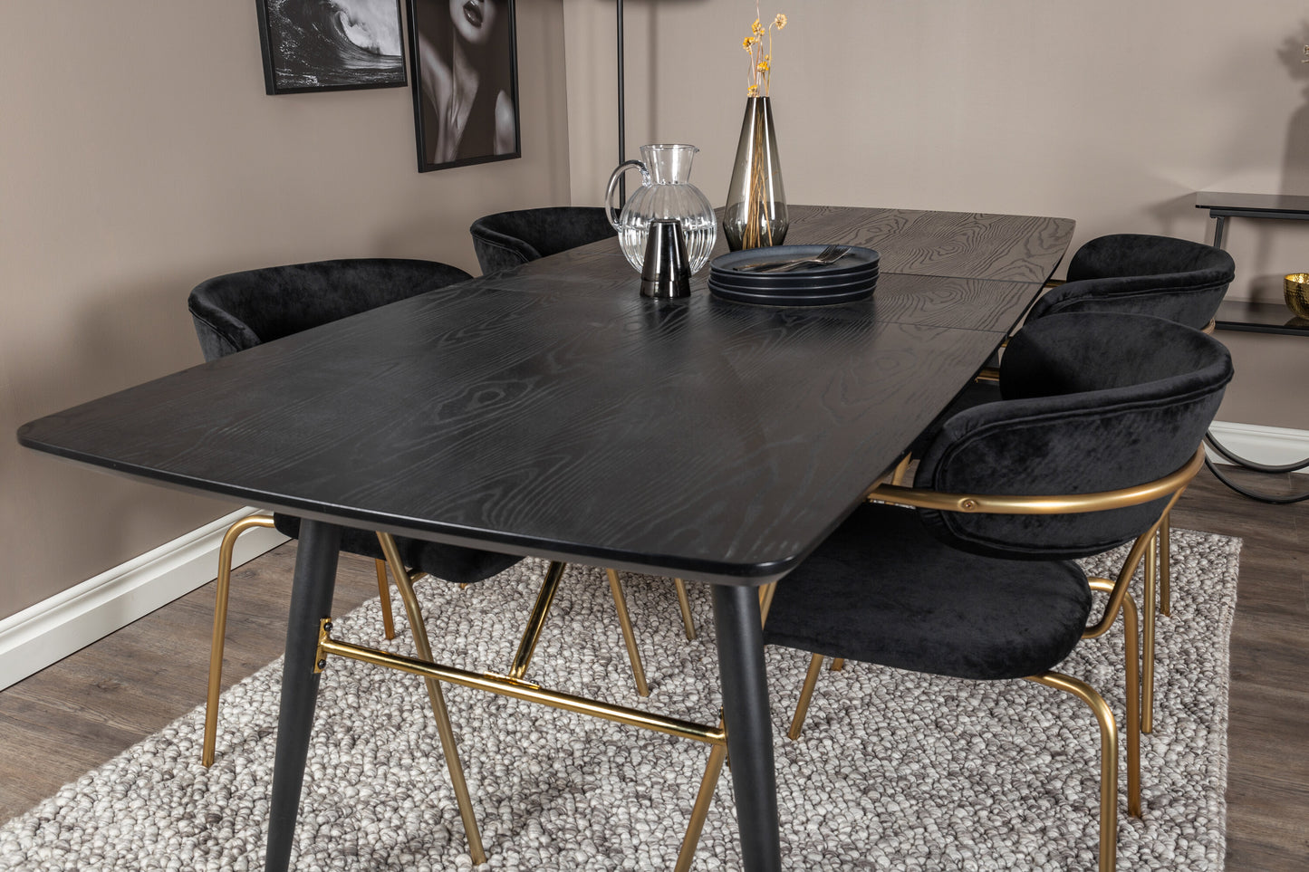 Gold Matbord med Arrow Stolarna Matgrupp