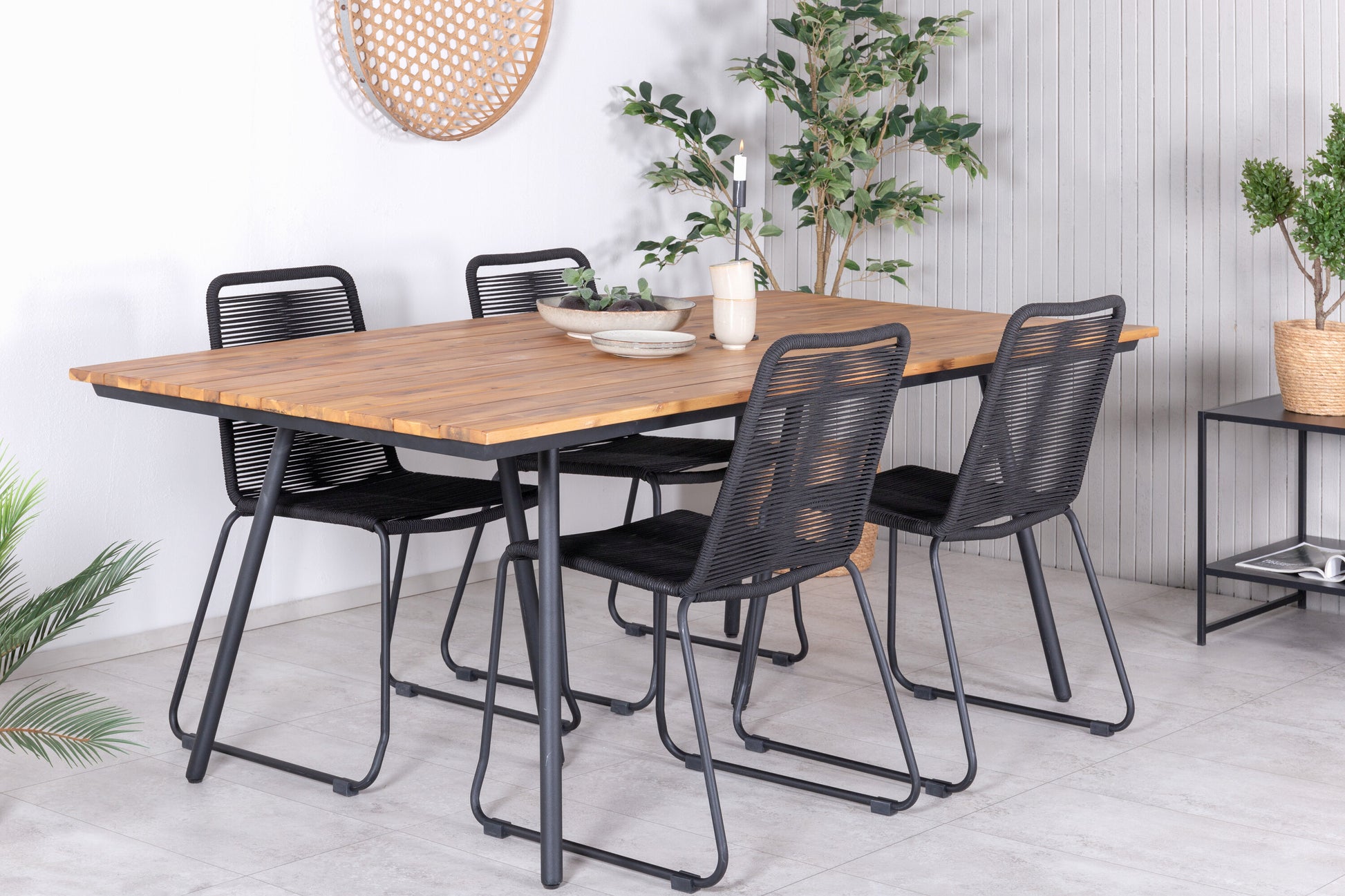 Chan Matbord med Lindos Stolarna Matgrupp