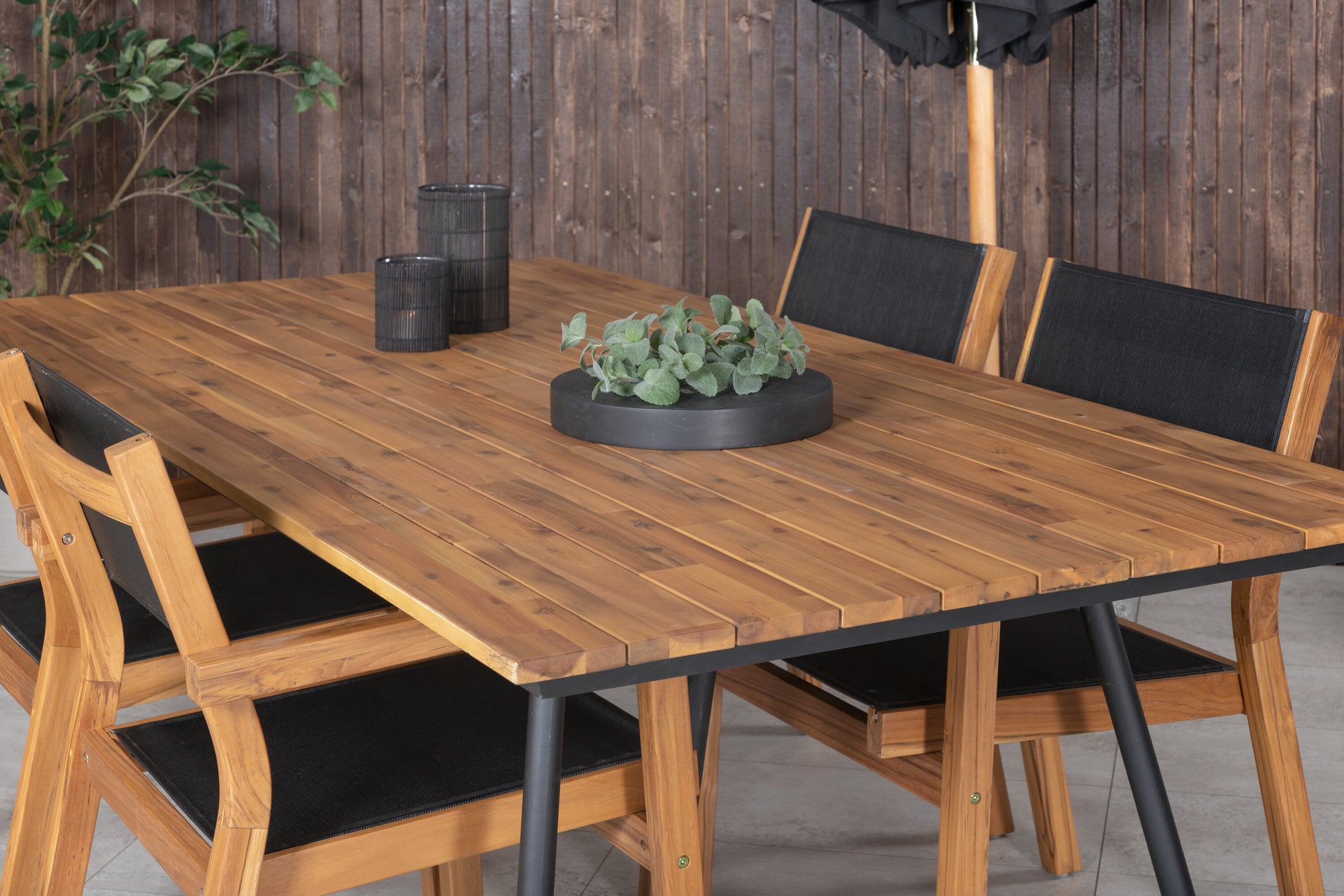 Chan Matbord med Venice Stolarna Matgrupp