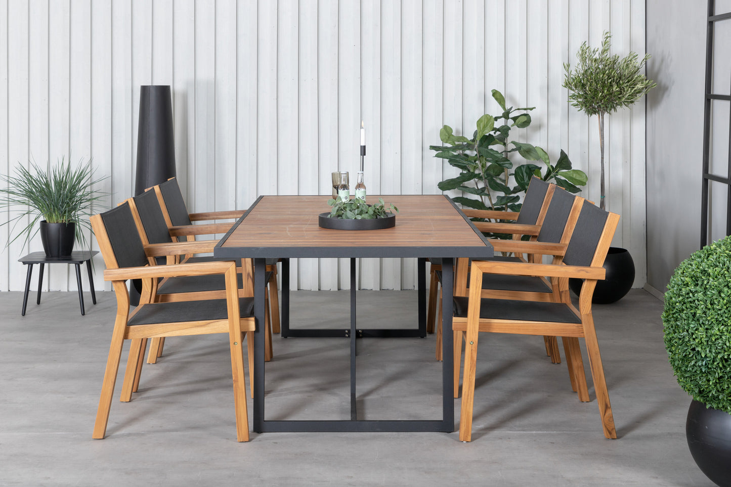 Khung Matbord med Venice Stolarna Matgrupp