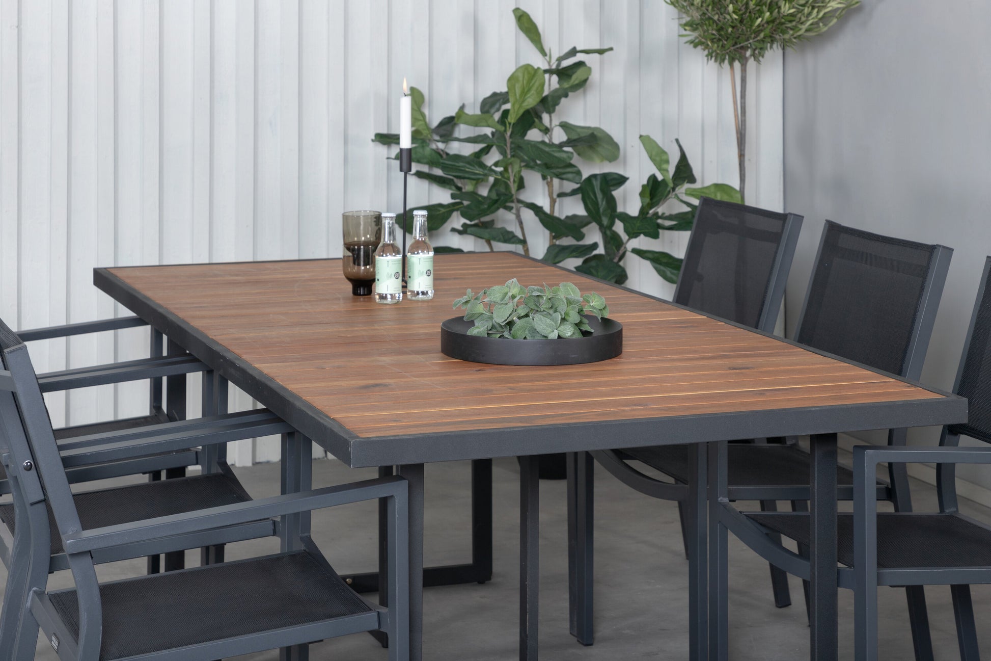 Khung Matbord med Copacabana Stolarna Matgrupp