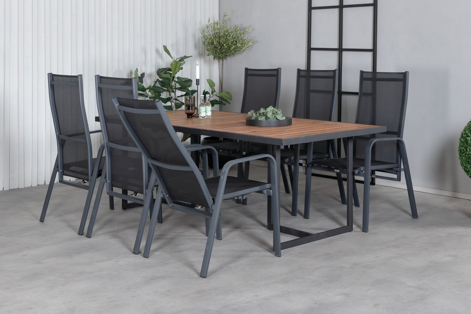Khung Matbord med Copacabana Stolarna Matgrupp