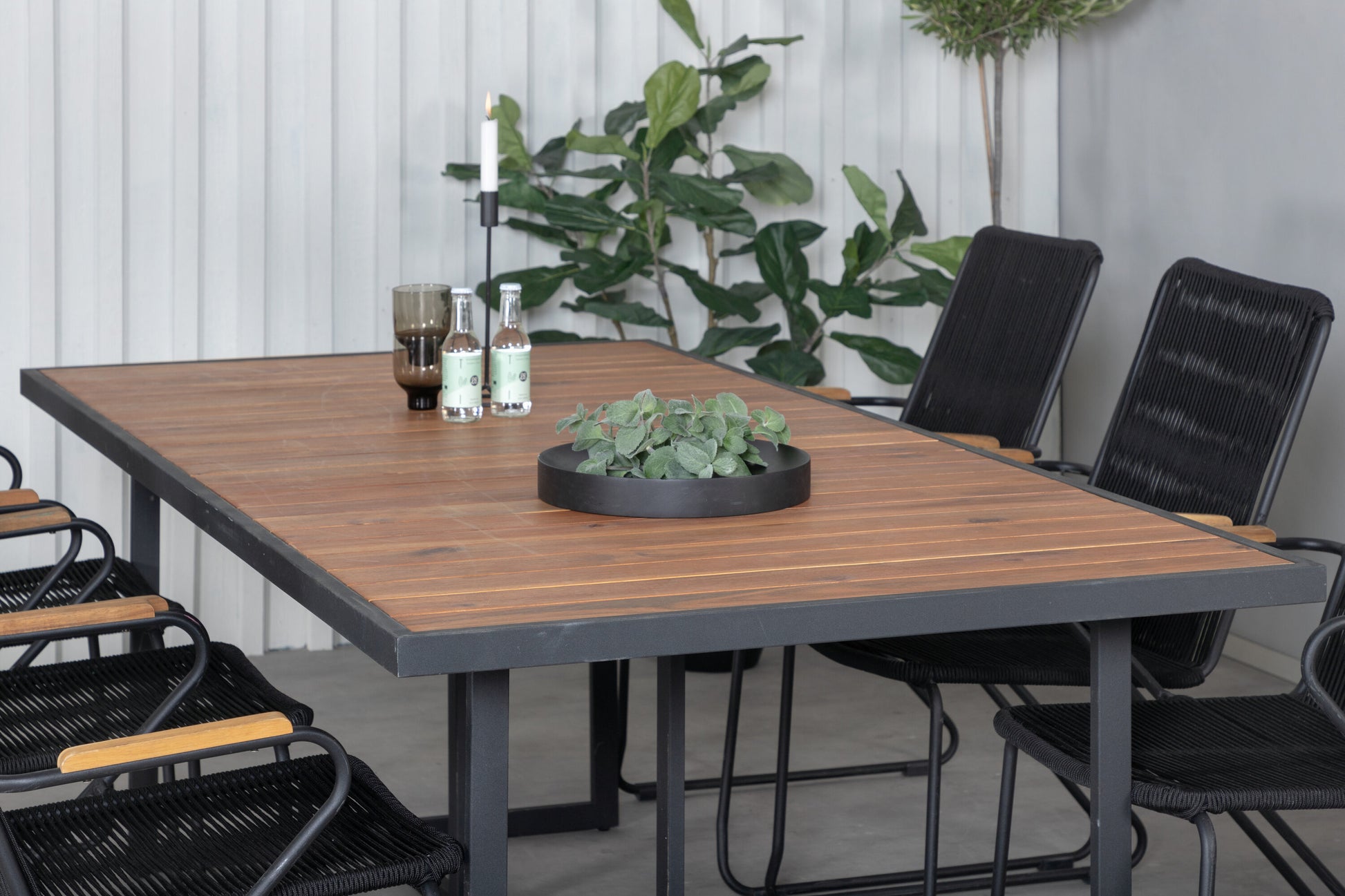 Khung Matbord med Bois Stolarna Matgrupp