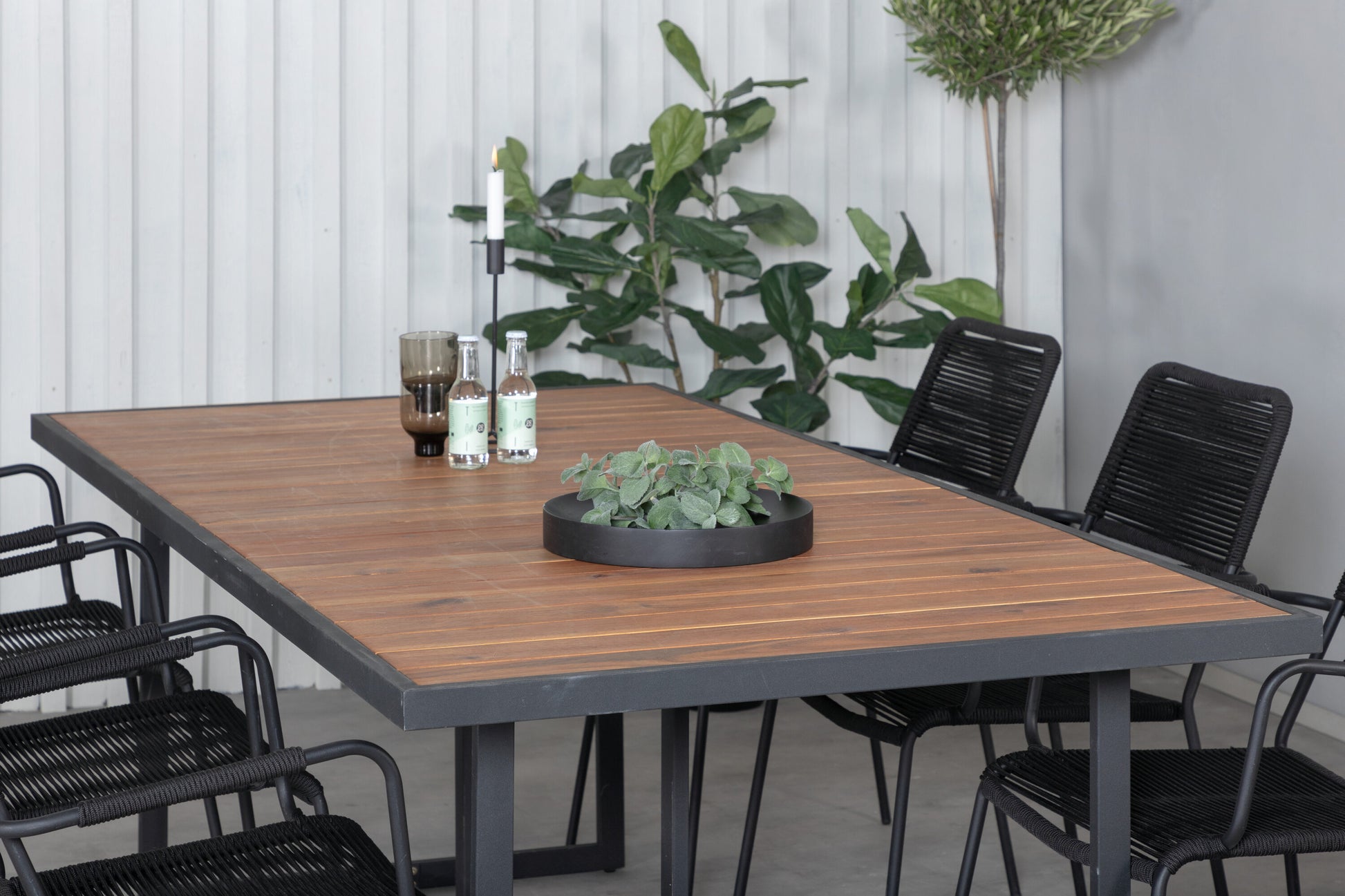 Khung Matbord med Lindos Stolarna Matgrupp