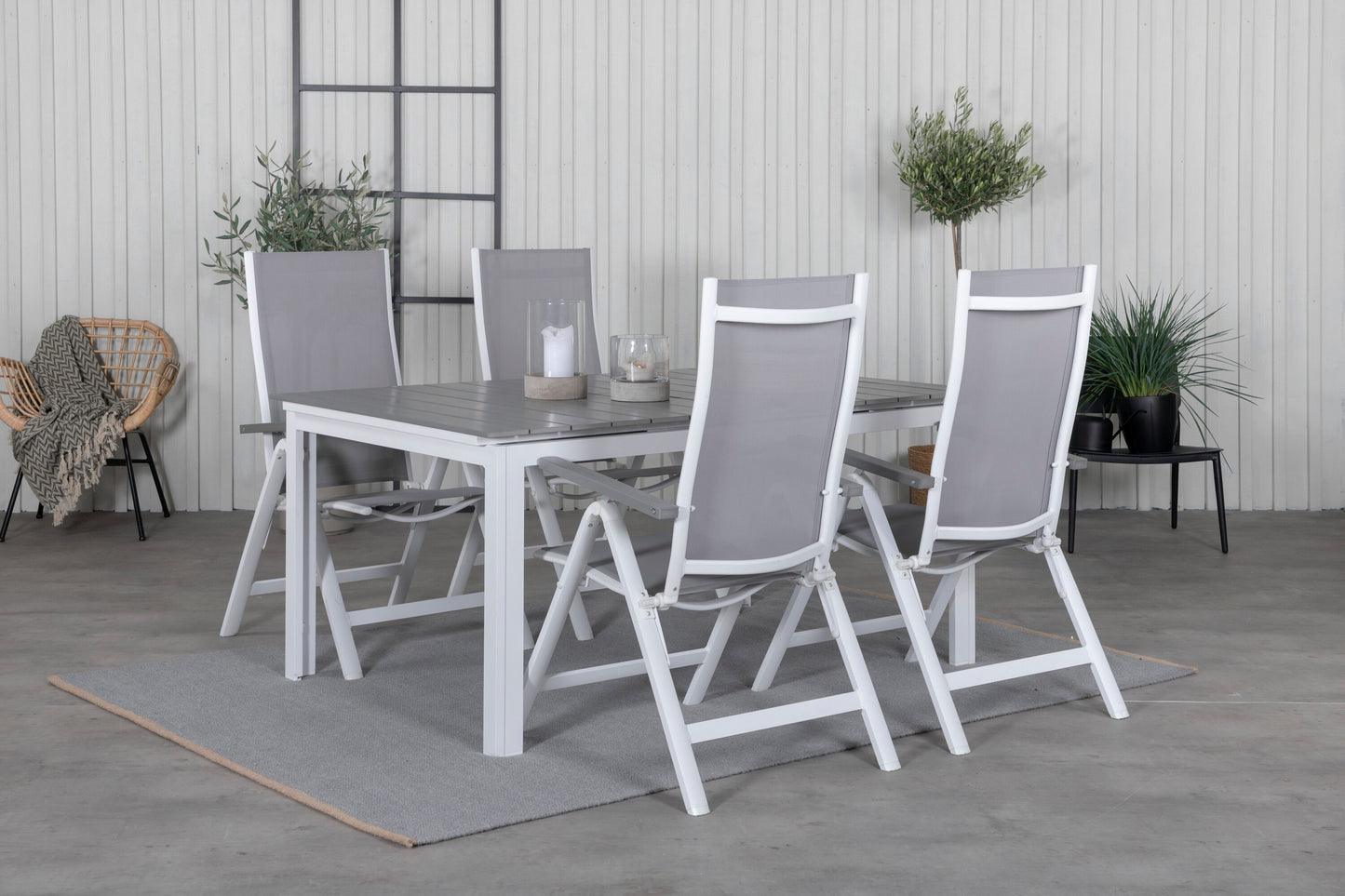 Levels Matbord med Albany Stolarna Matgrupp