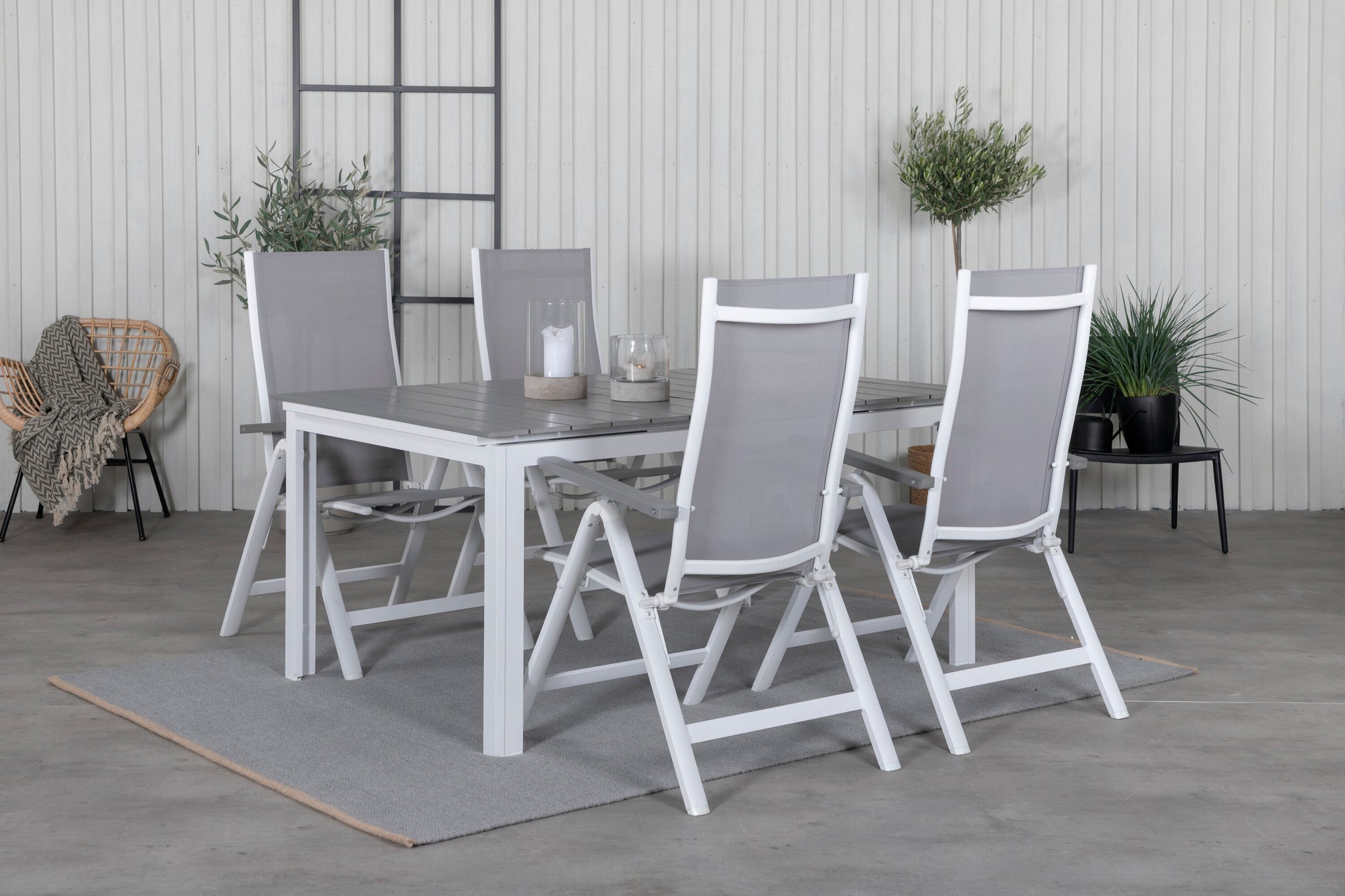 Levels Matbord med Albany Stolarna Matgrupp