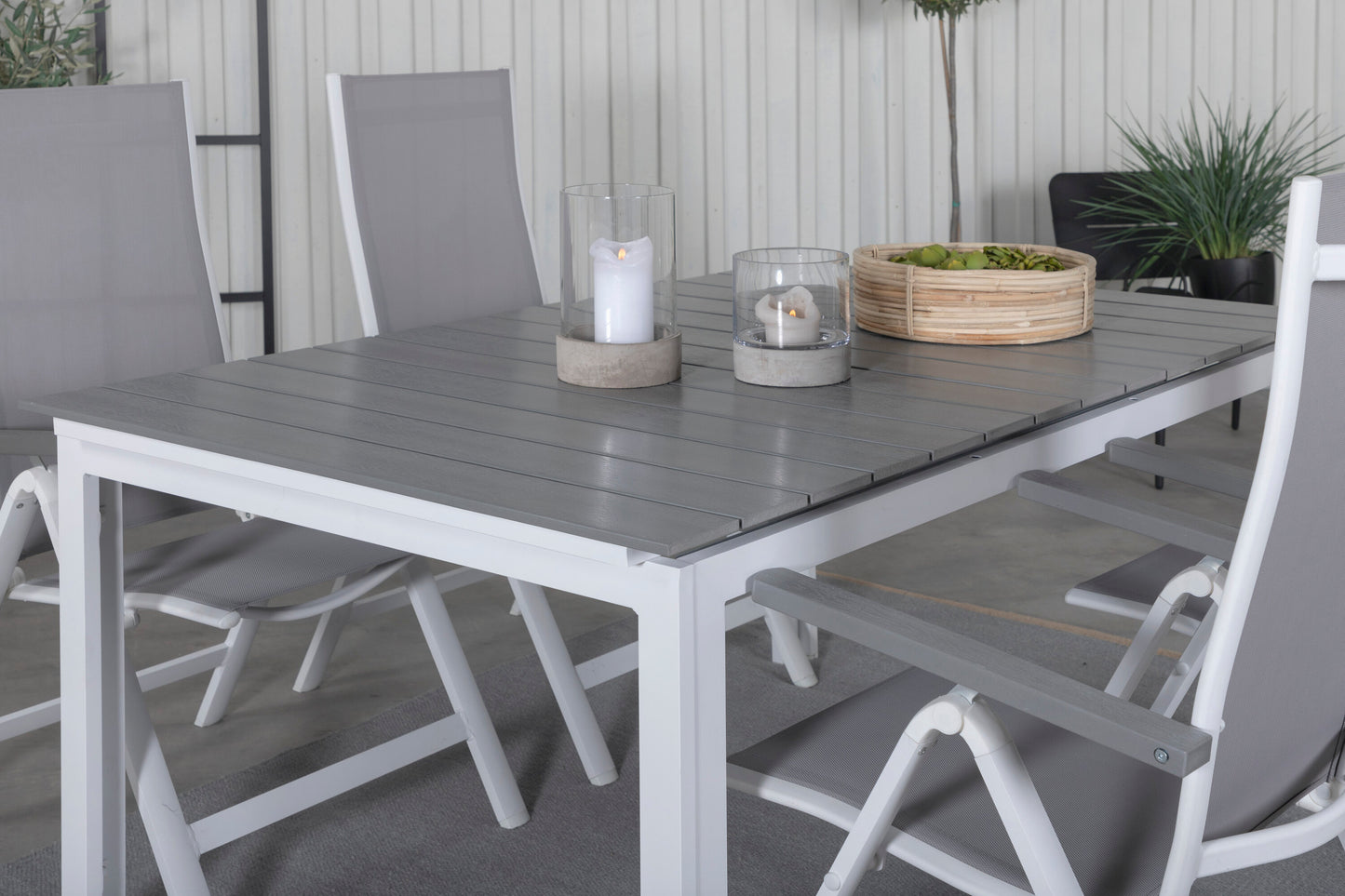 Levels Matbord med Albany Stolarna Matgrupp