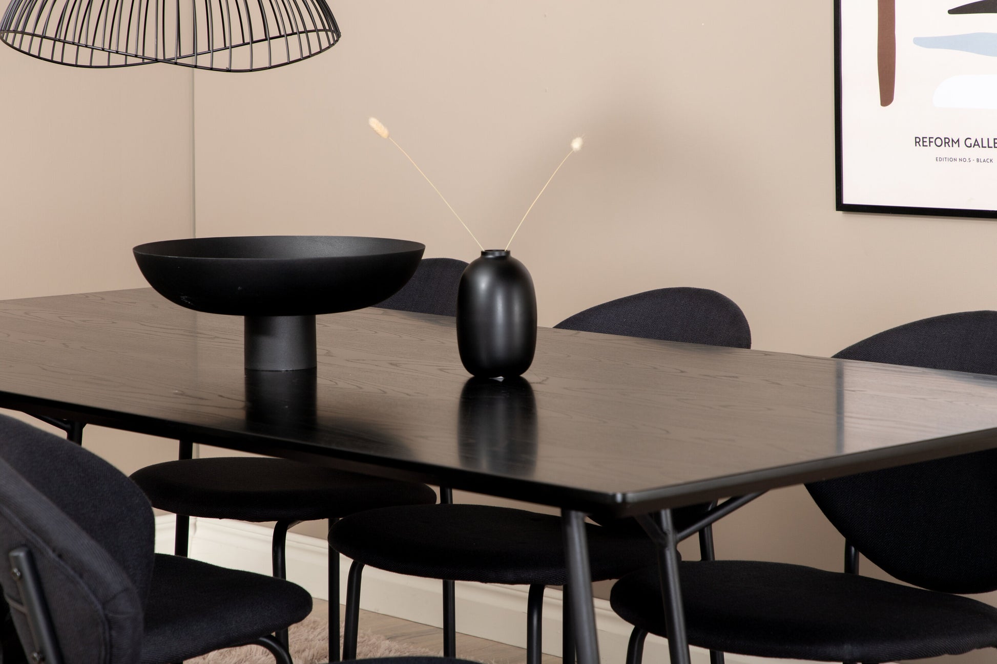 Petra Matbord med Vault Stolarna Matgrupp