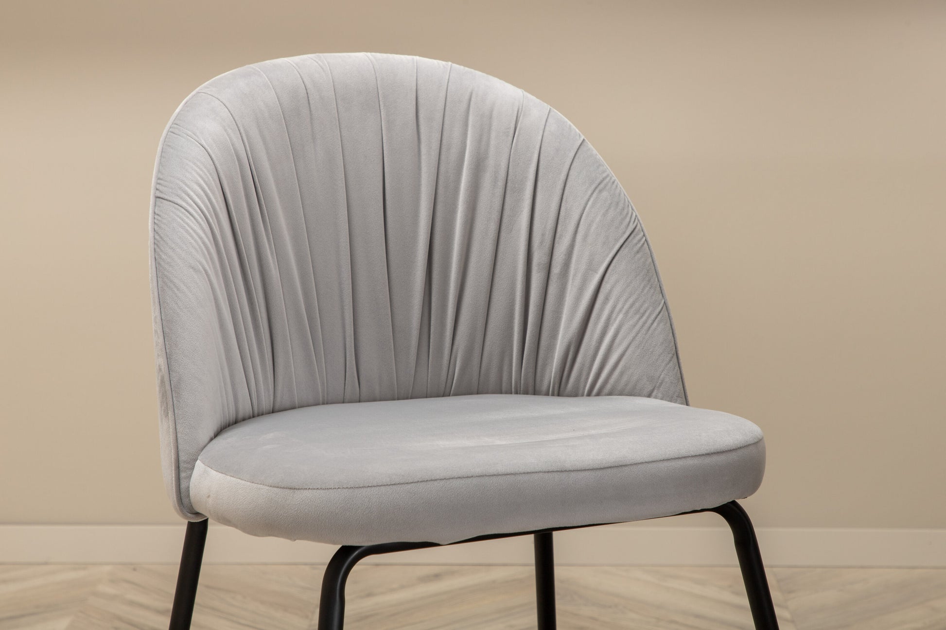 Uno Matbord med Wrinkles Stolarna Matgrupp