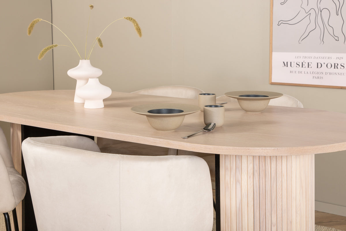 Bianca Matbord med Berit Stolarna – Bord: 75x200x90 Stol: 55x78x55